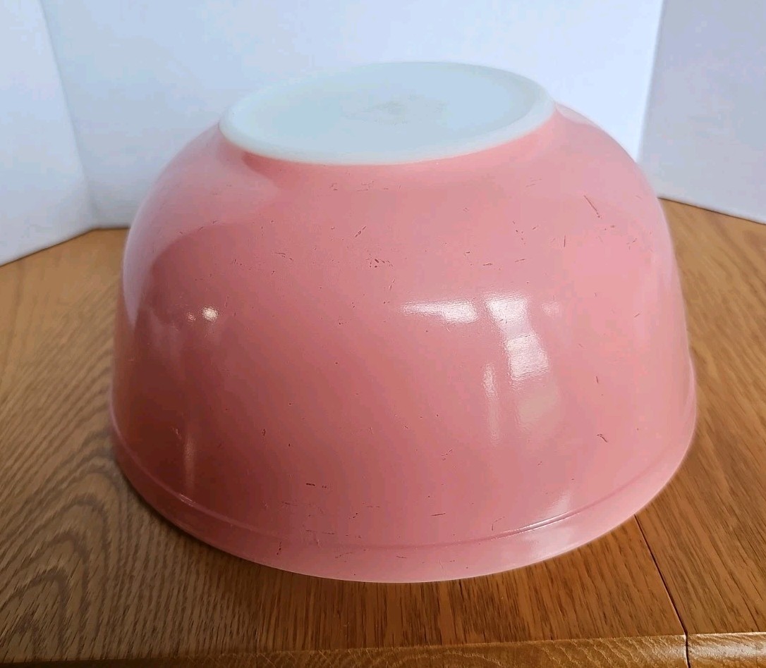 Vintage Pyrex Bowl Pink 403 2.5 Quarts