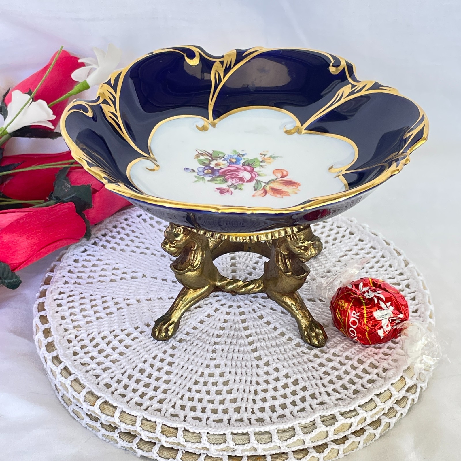 VINTAGE JLMENAU GRAF VON HENNEBERG ECHT KOBALT PORCELAIN DISH BRASS LION BASE