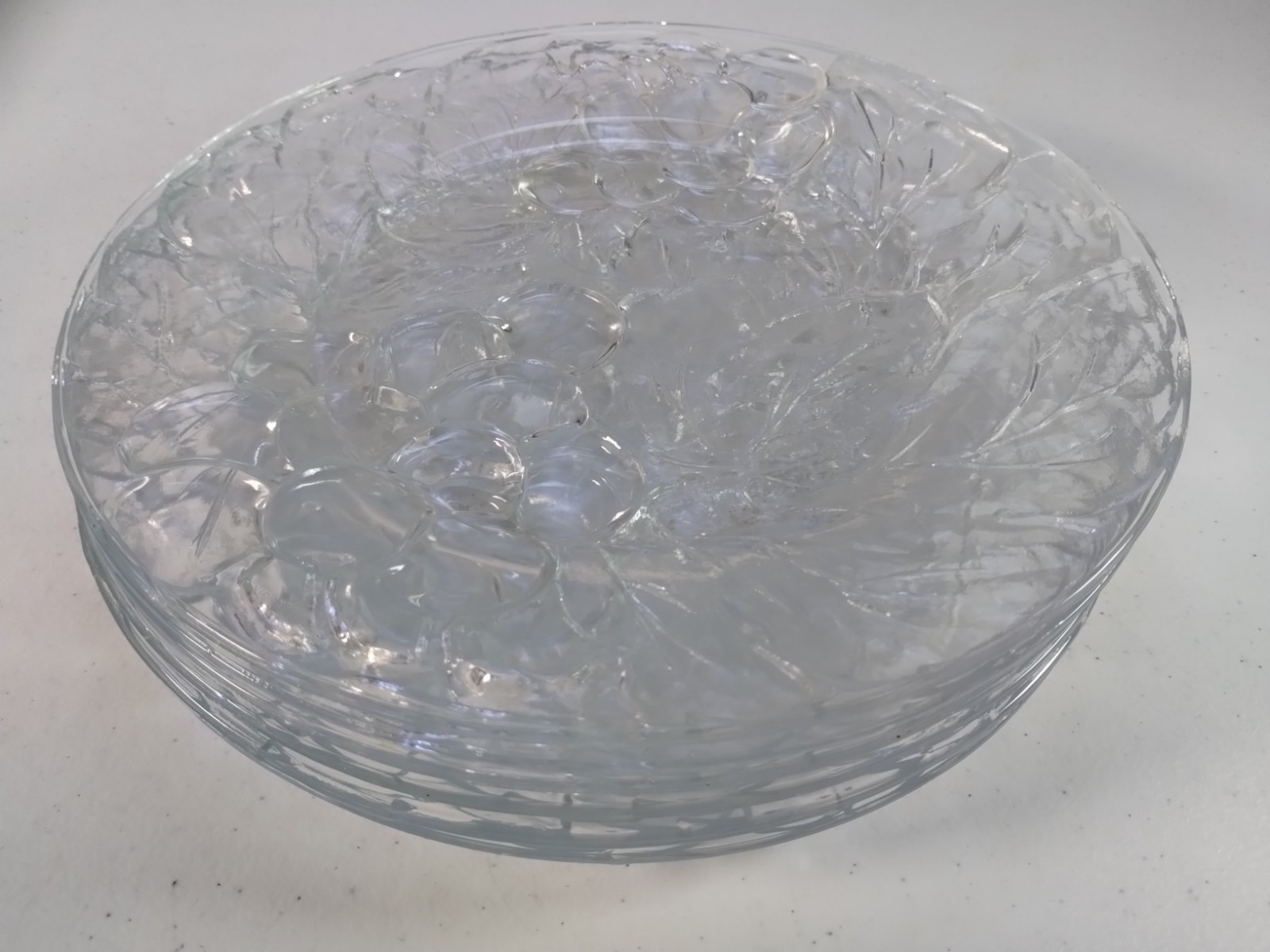 KIG Indonesia Clear Glass Dinner Plates with Grape Design 10 1/4″ Set of 6