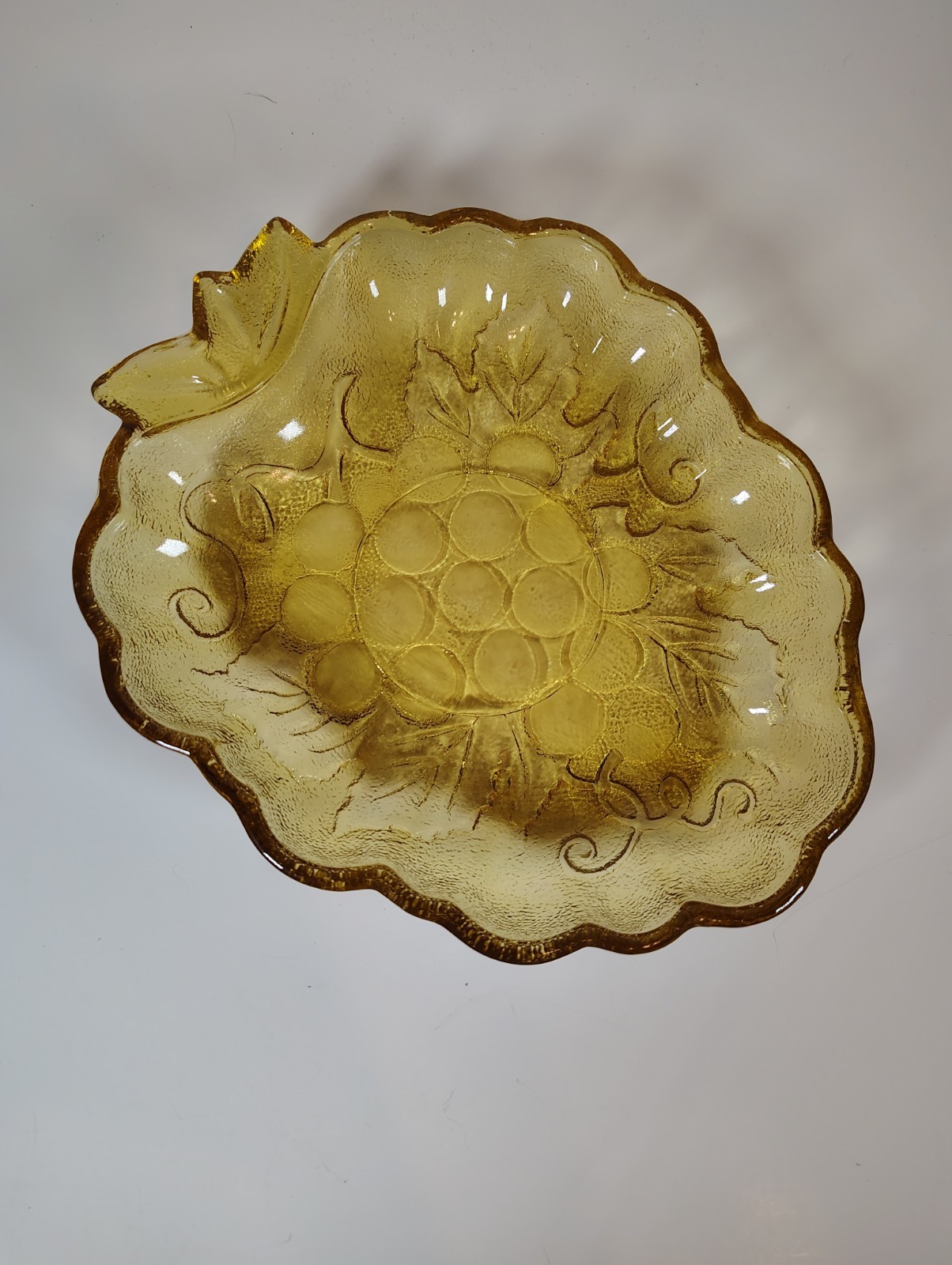 Vintage Amber Glass Grape Leaf Trinket Candy Nut Dish Honey Gold 7″ Textured