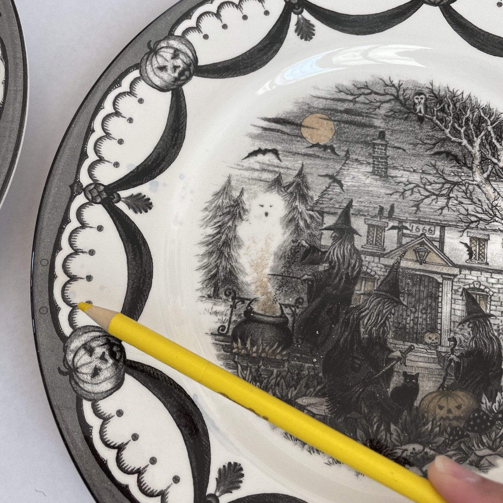 Royal Stafford Halloween Wicked Witches Coven Spell Cat Dinner Plates set 4 RARE