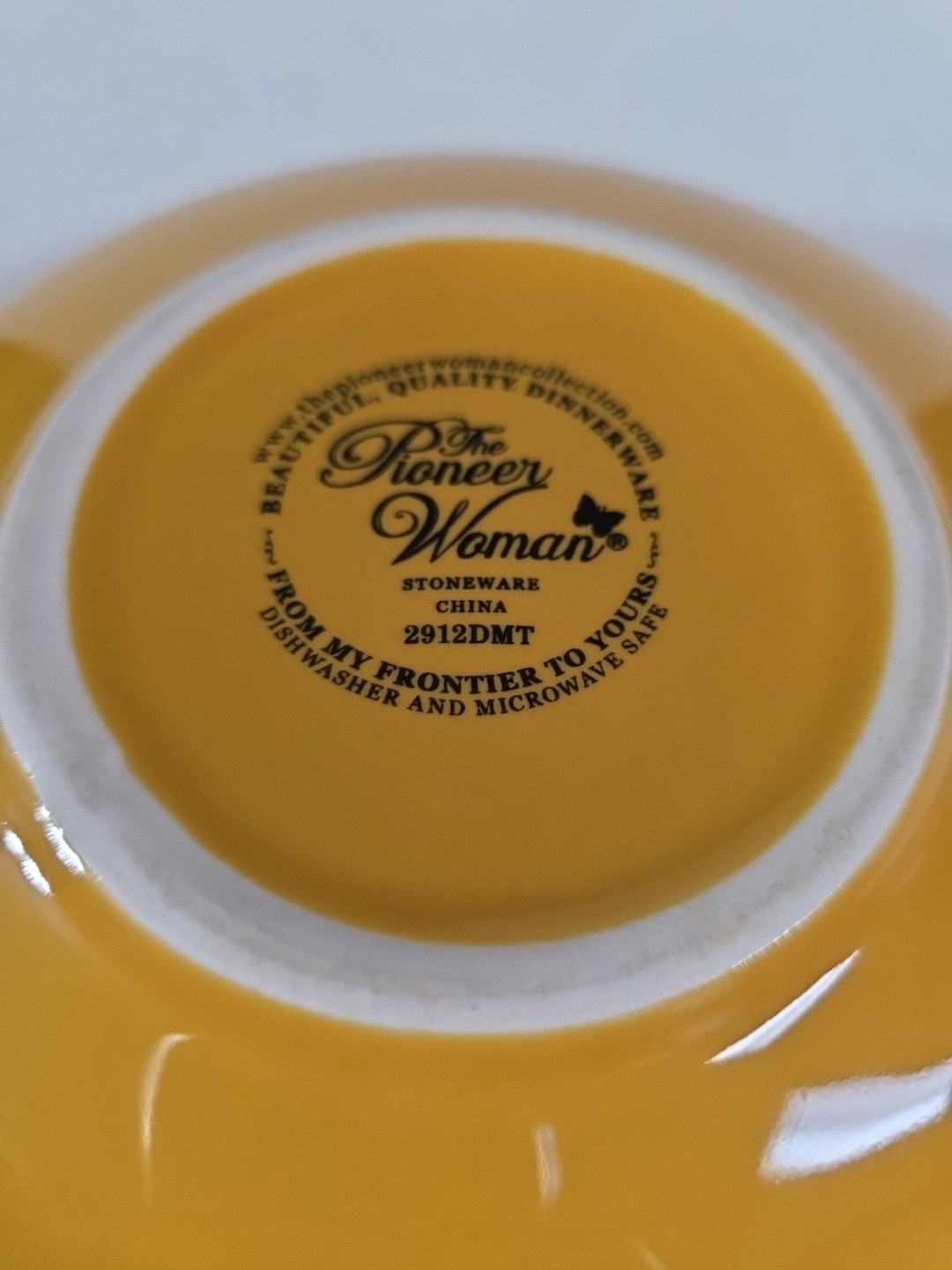 Pioneer Woman Soup Pasta Bowl Yellow& White with Red Blue Yellow Flowers 7.25″