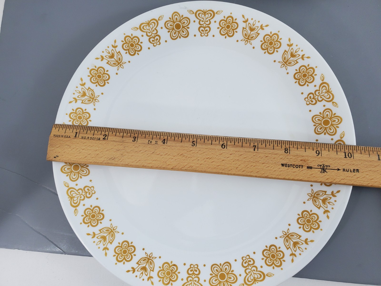 4 Vintage 70s Corelle Pyrex Butterfly Gold White Dinner Plates 10-1/4″