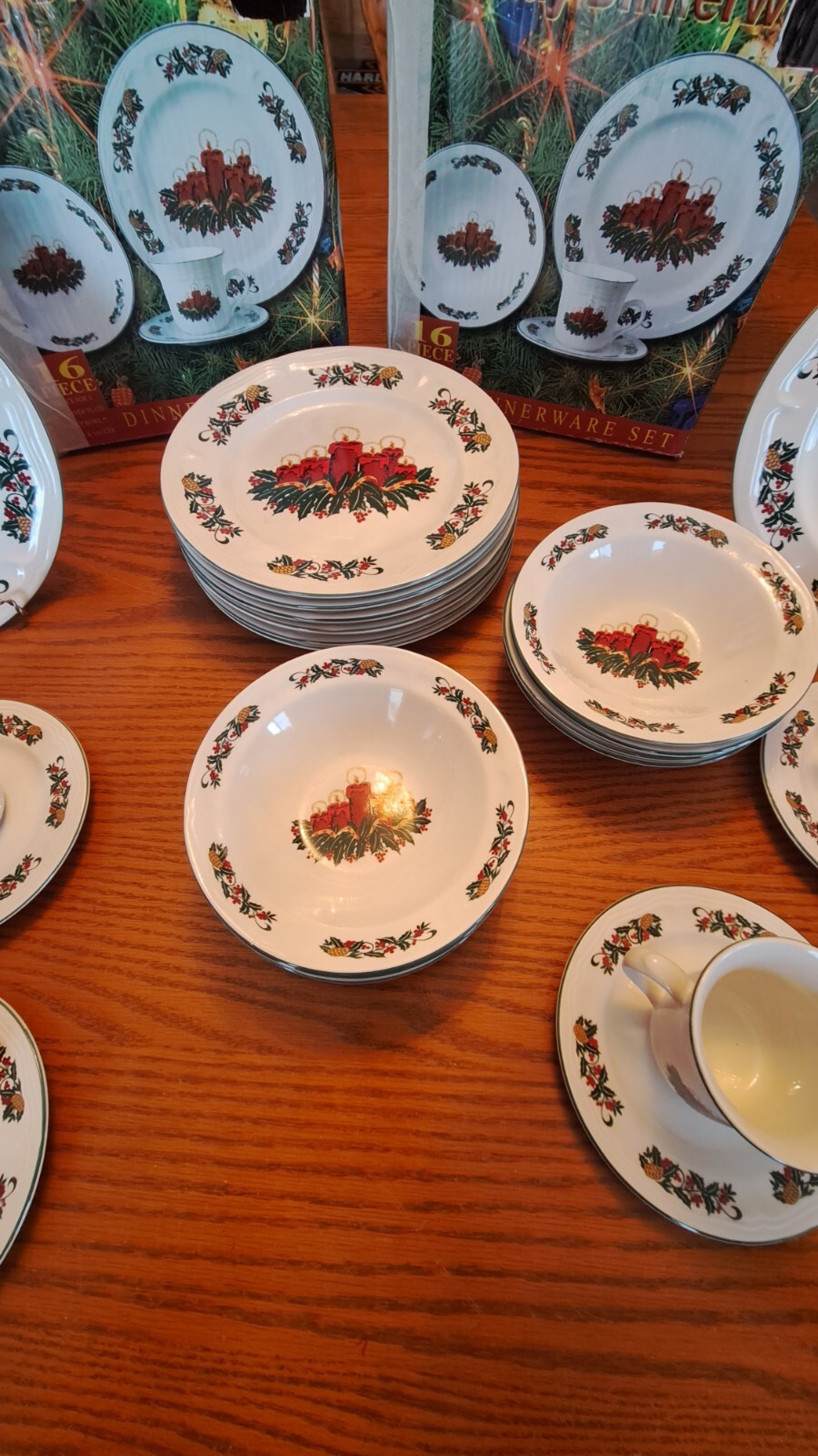 GEI Vintage Beautiful Christmas Candle Pattern 31 Piece Dinnerware Grouping