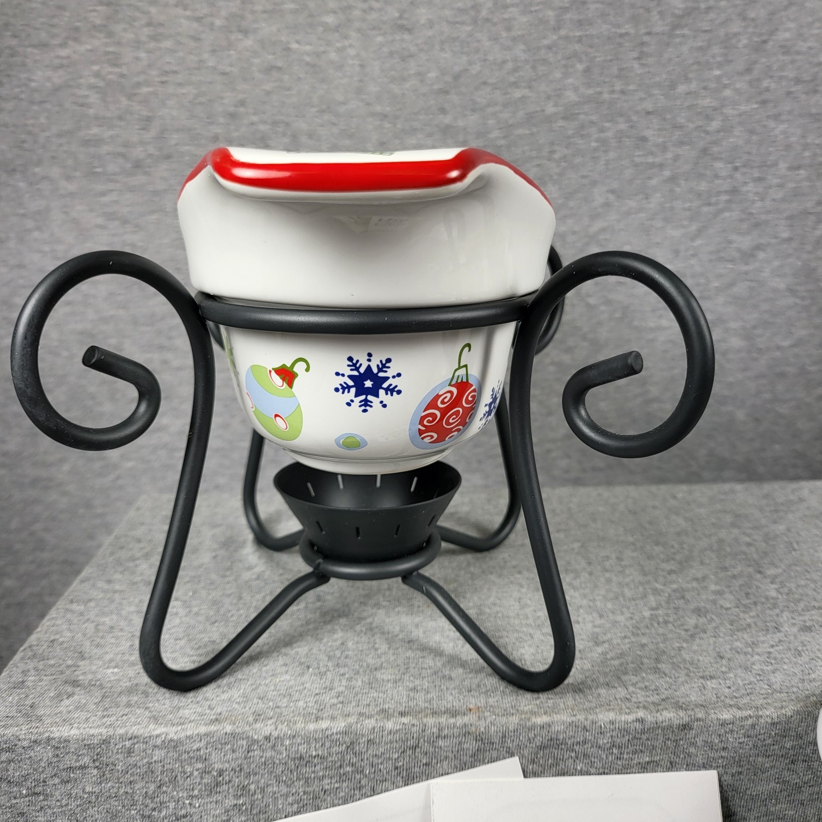 Pfaltzgraff Taffy Candy Christmas Gravy Server With Carrier And Tea Light