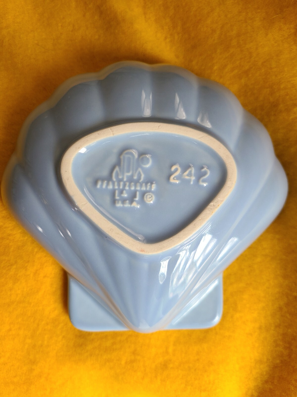 Pfaltzgraff Yorktowne Shell Shaped Dish 242 Blue 5 1/2 Inches – Free Shipping!
