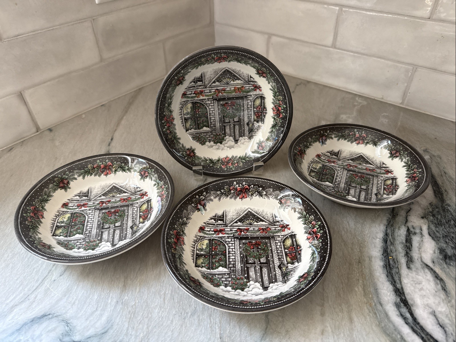 Set 4 Royal Stafford Christmas Home Door Wreath Bowl Cereal Soup 7″ NWOT Disc