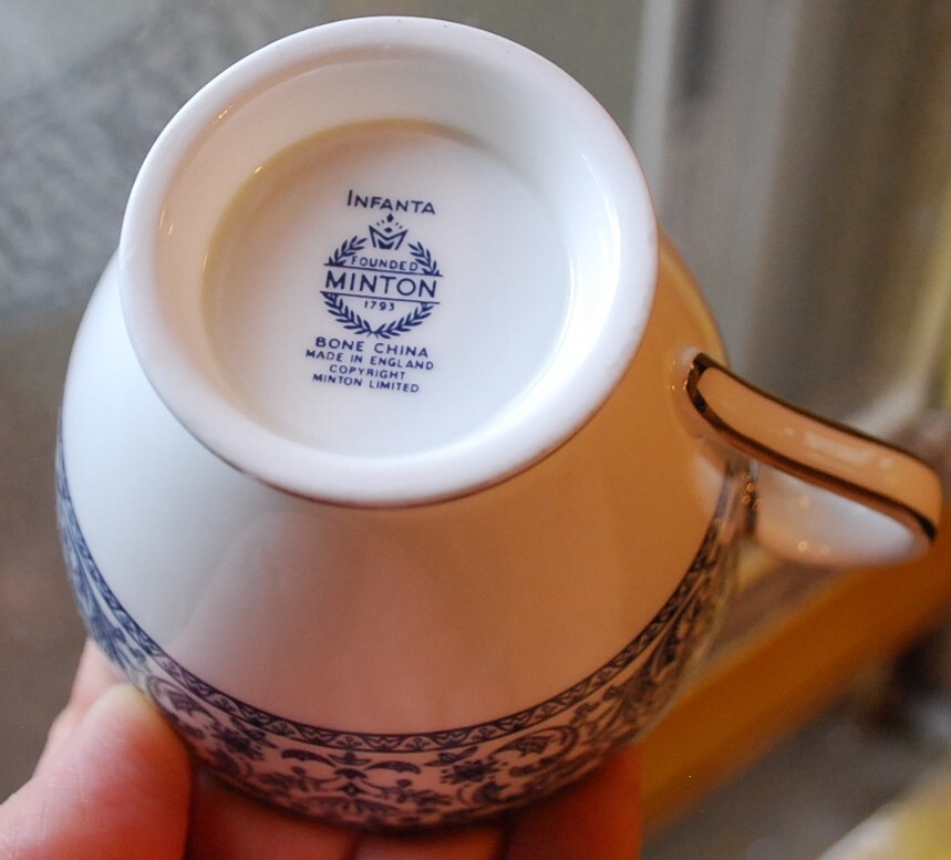 Set 4 MINTON Bone China INFANTA S744 Footed Cups & Saucers ENGLAND Blue & White
