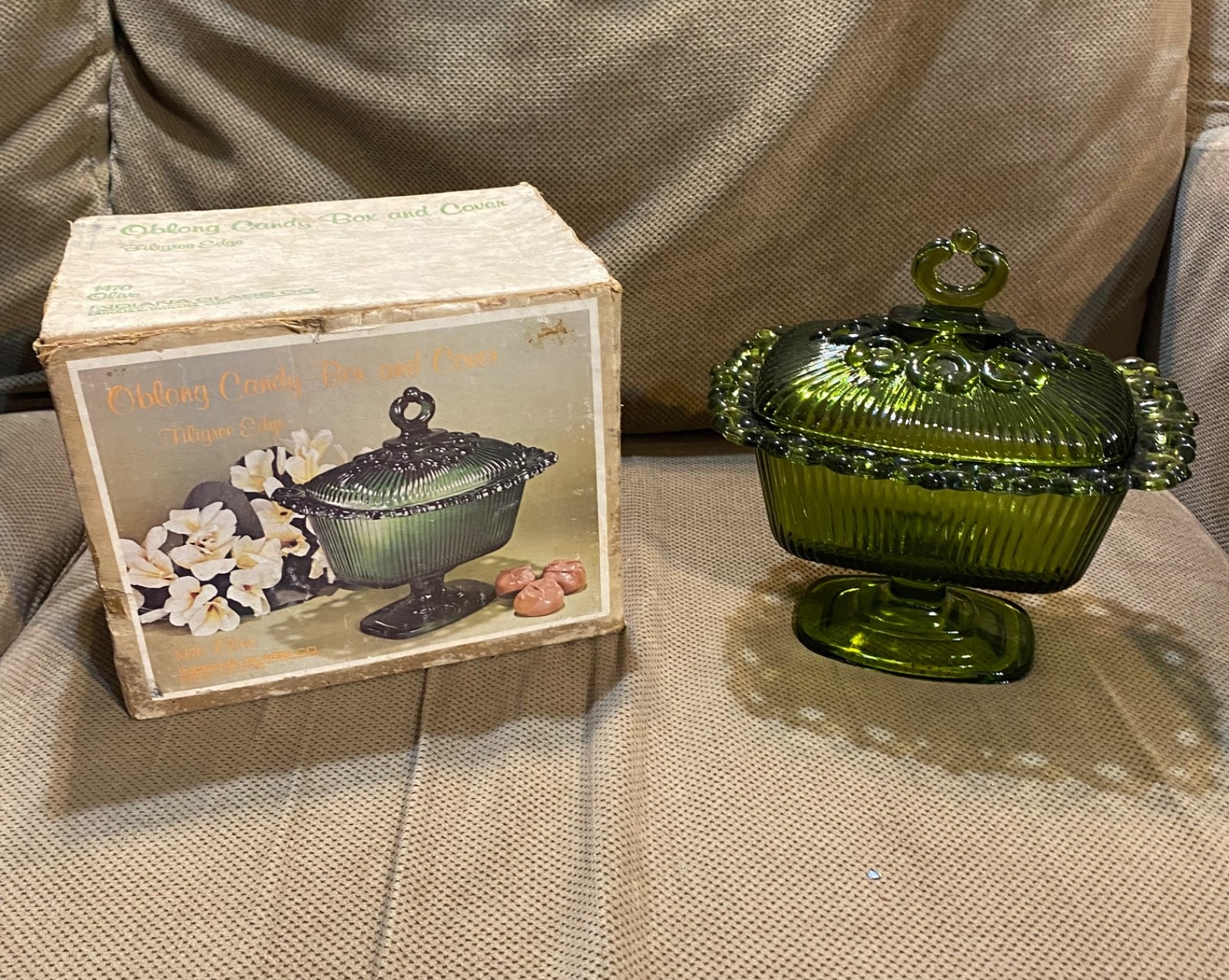 VTG Indiana Glass Olive Green Filigree Edge Oblong Candy Dish & Cover in OG Box