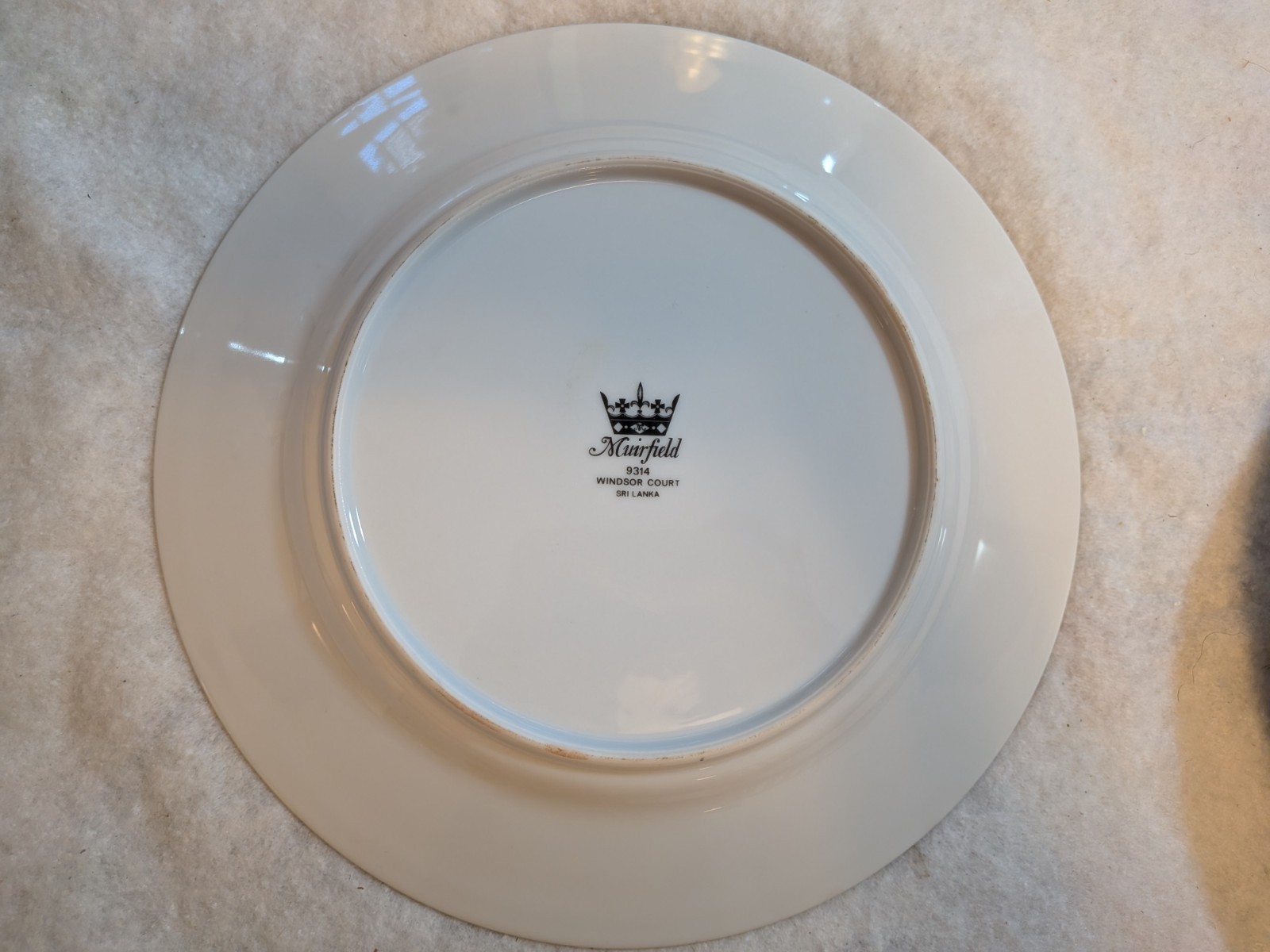 Muirfield Windsor Court 9314 Dinner Plates Set of 6 Black Gold Fruit Rim 10.5″