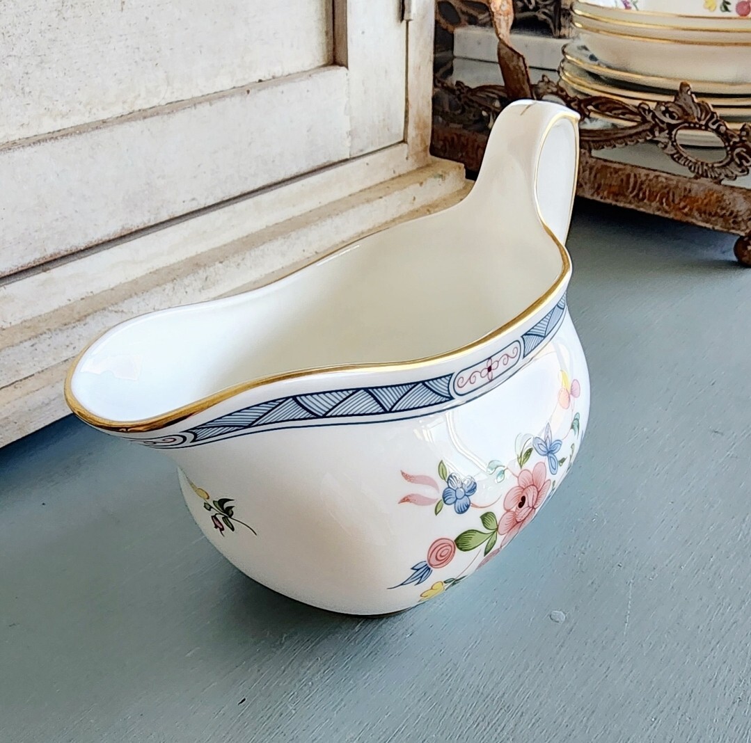 Wedgwood MONTCALM Gravy Boat Floral Blue Lines Triangle Band Gold Trim