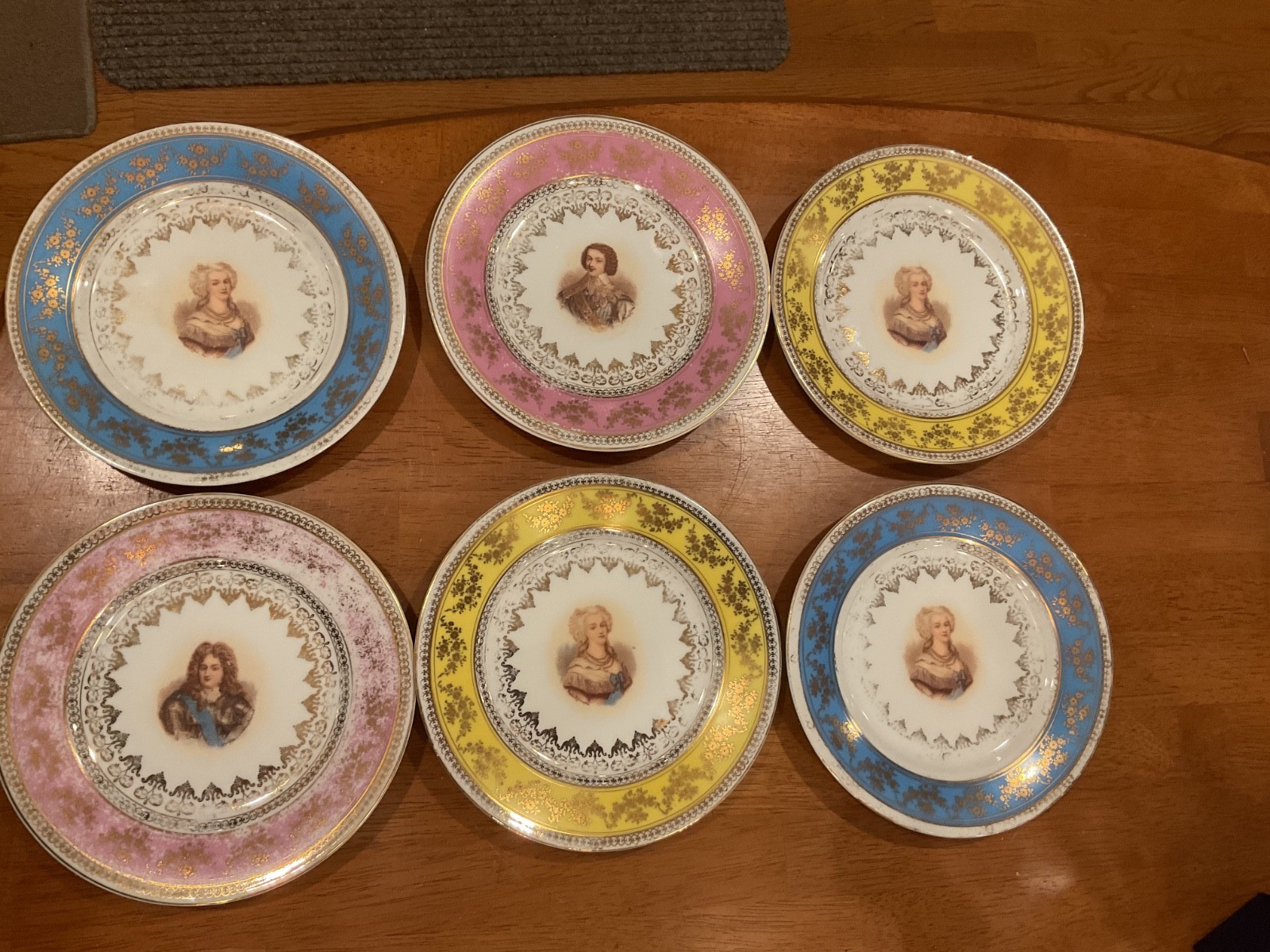 Set of 6 Victoria Carlsbad Gilt Portrait Plates, 1894-1918 – named portraits