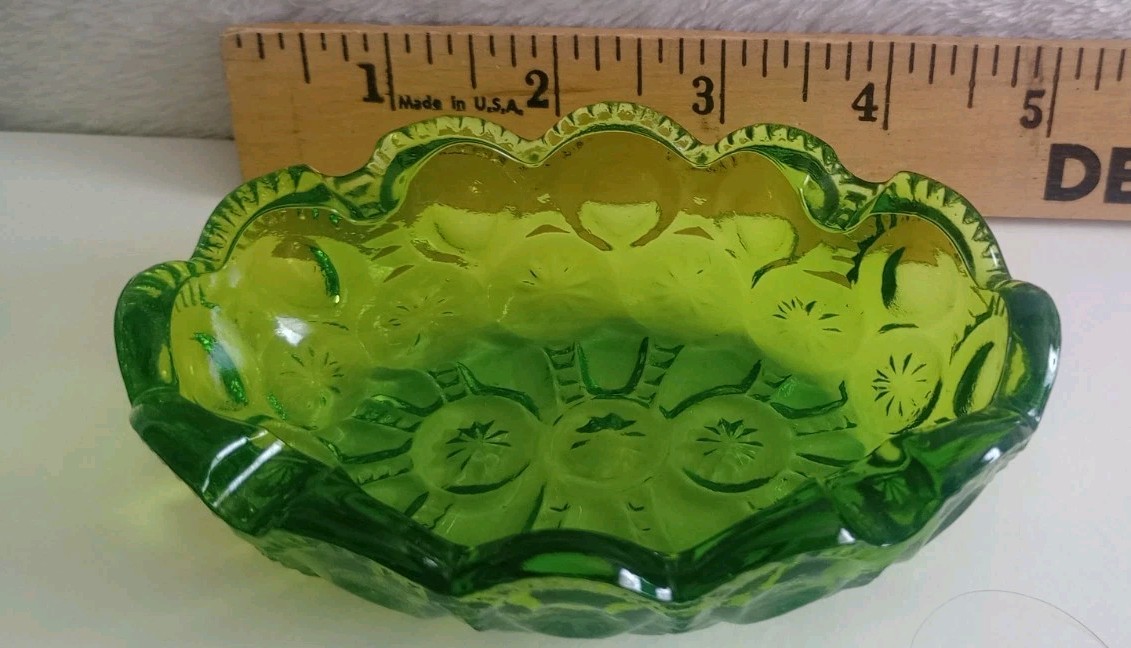 VINTAGE L E SMITH OLIVE GREEN MOON & STARS GLASS MINI BOWL SET