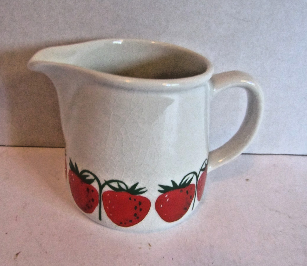 60’s ARABIA Finland Pomona STRAWBERRY Creamer 2.75” Raija Uosikkinen 6oz Pitcher