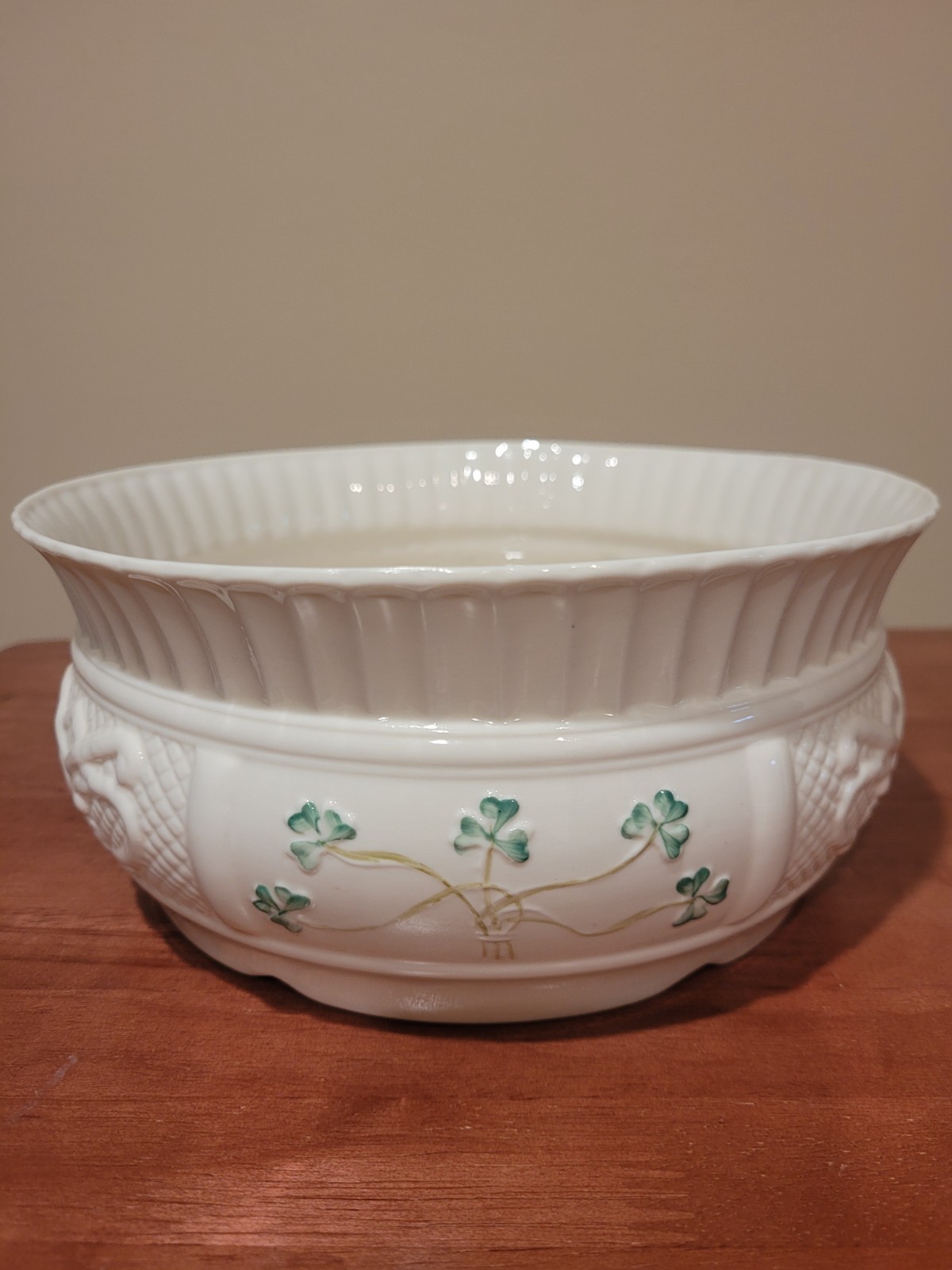 Belleek Shamrock Large Nadine Bowl Scalloped Edge Basketweave Design