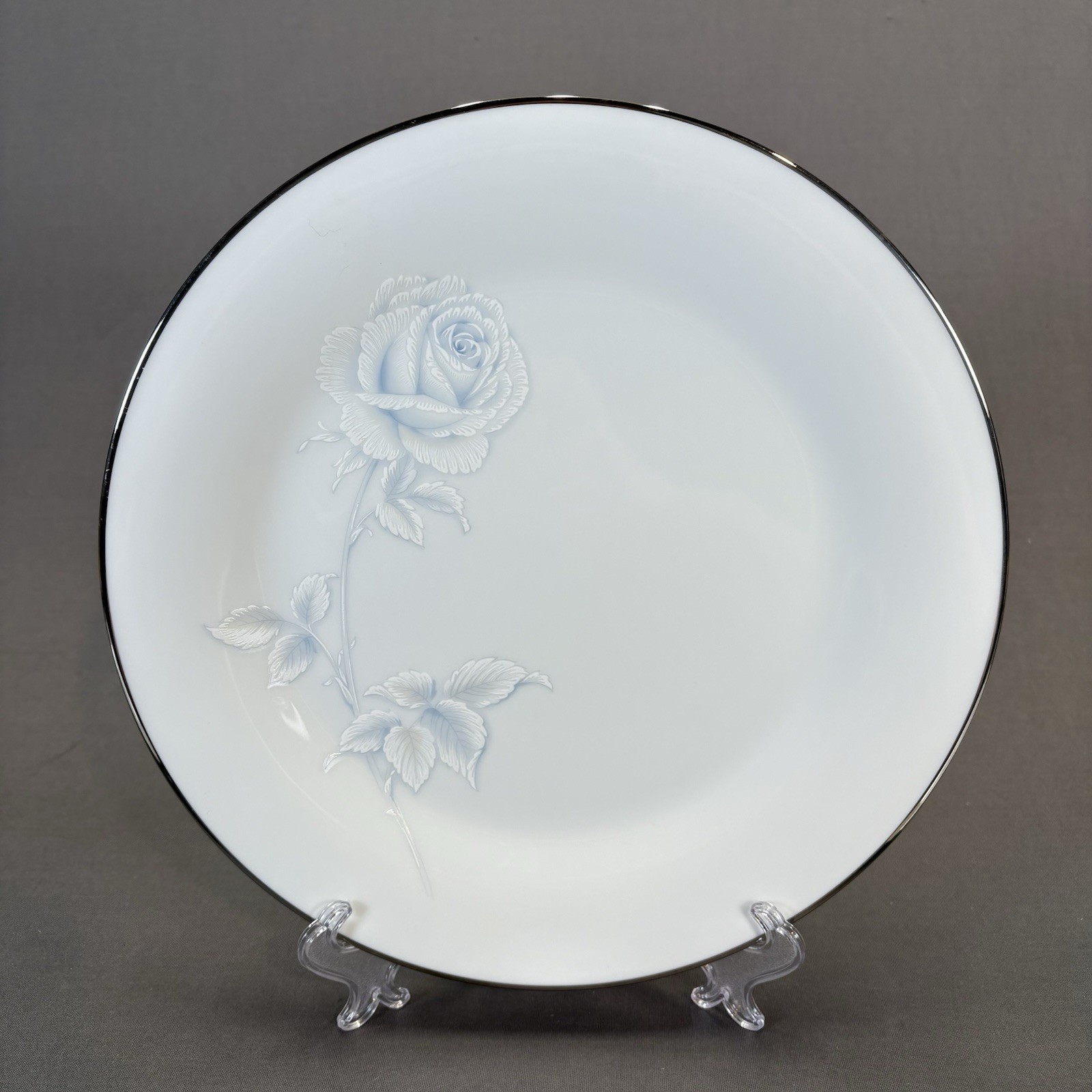 Noritake Vritue Dinner Plates 10 1/2″ Set of 4 White Blue Roses Platinum Trim