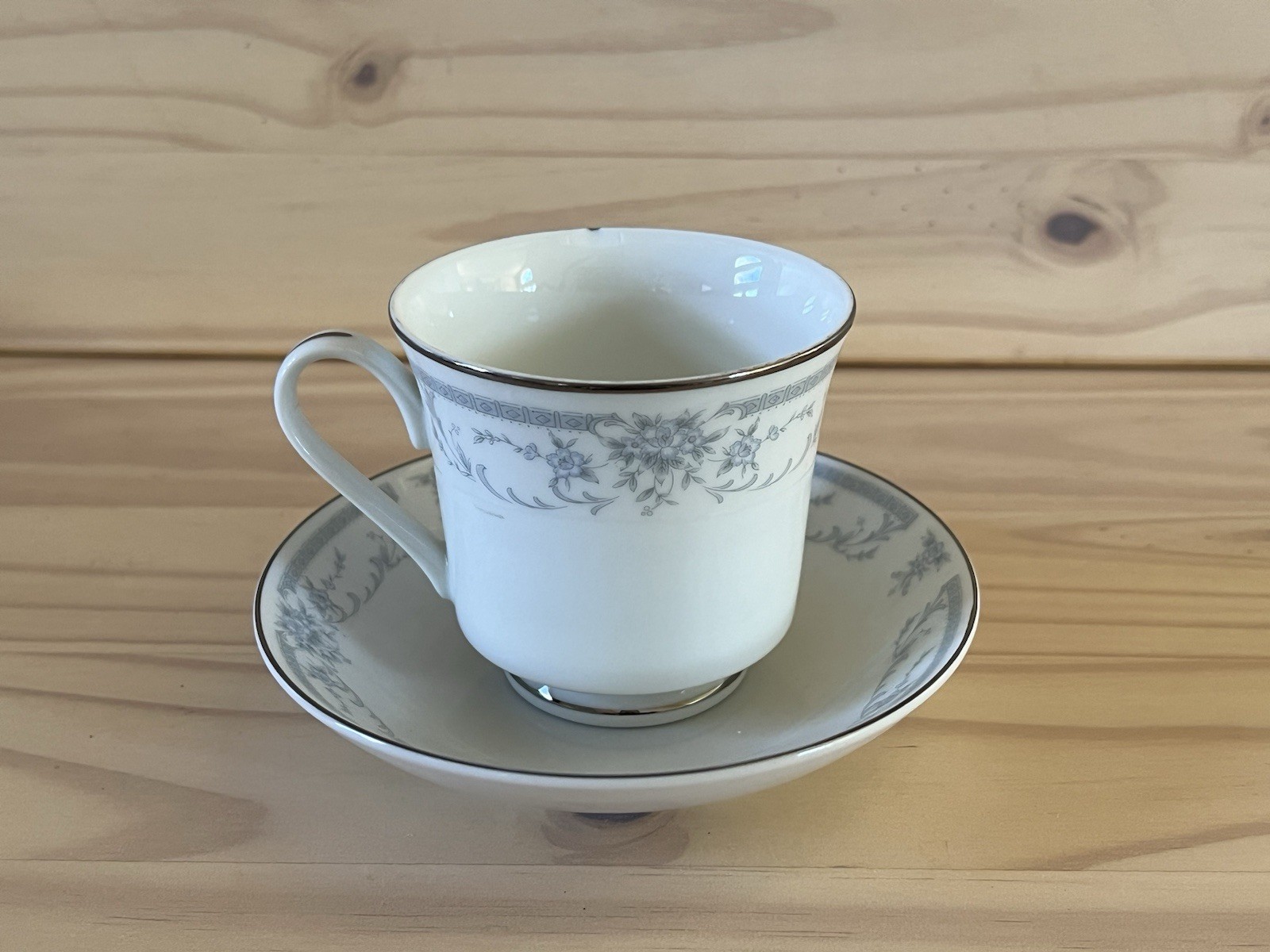 Sheffield Blue Whisper 5 Piece Place Setting Porcelain Fine China Set 1985