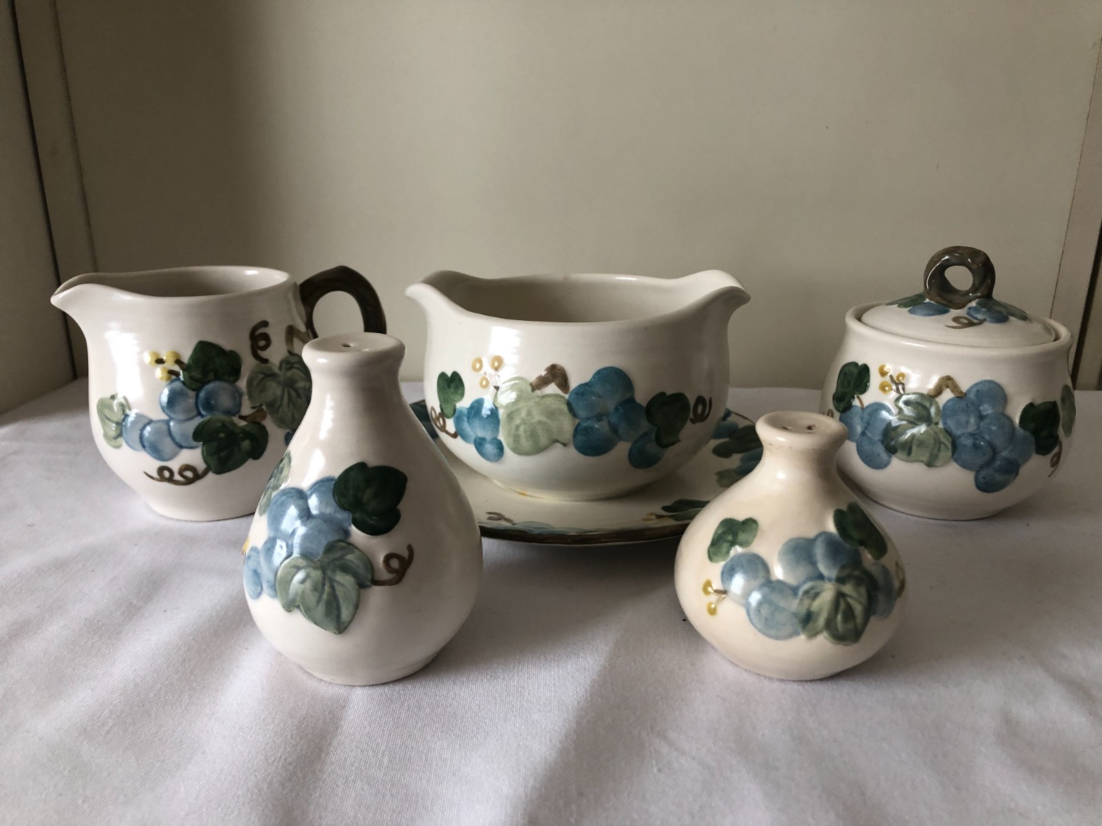 Vintage Metlox Poppytrail “Sculptured Grape” Dinnerware Lot 6 Pcs