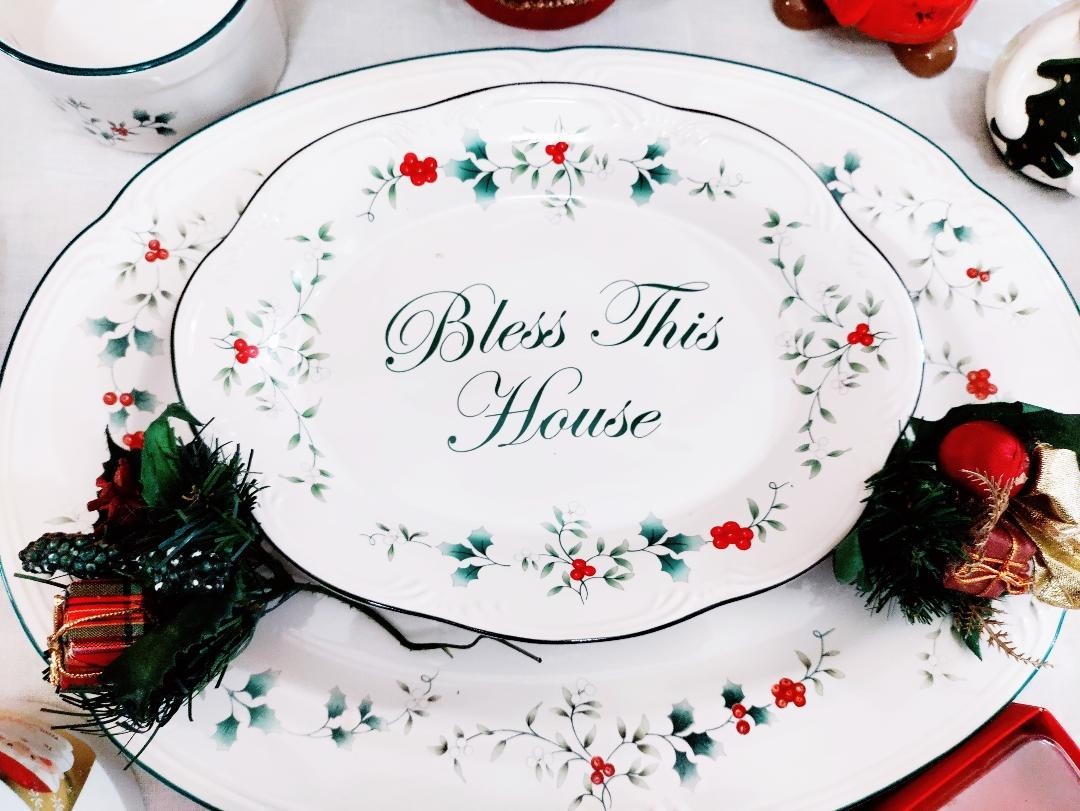 Pfaltzgraff Winterberry Christmas Holiday Plates Serving Pieces Bowls Teapot USA