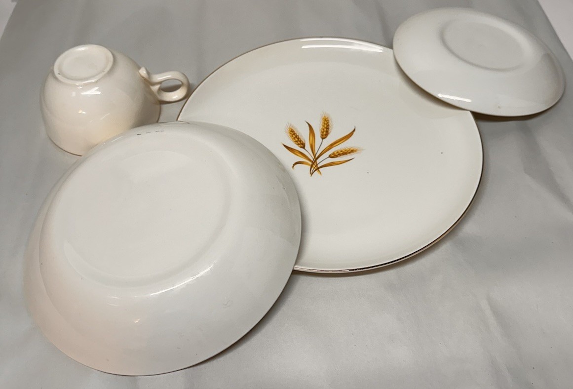 Taylor Smith Wheat Pattern Dish’s 1950s USA Made Eight Piece Set E7