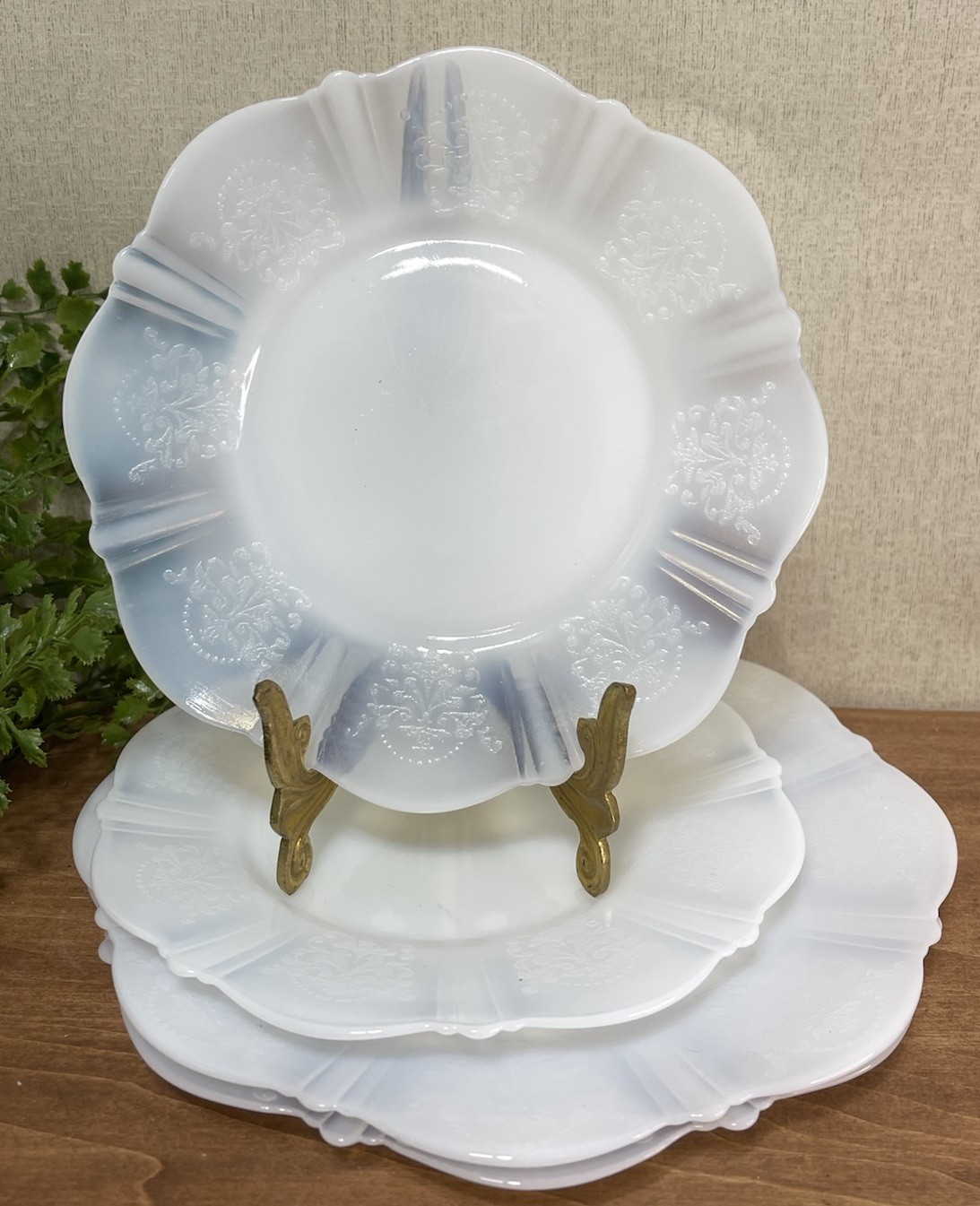 MacBeth Evans Plates 4 6 In 2 8 In White Opalescent American Sweetheart