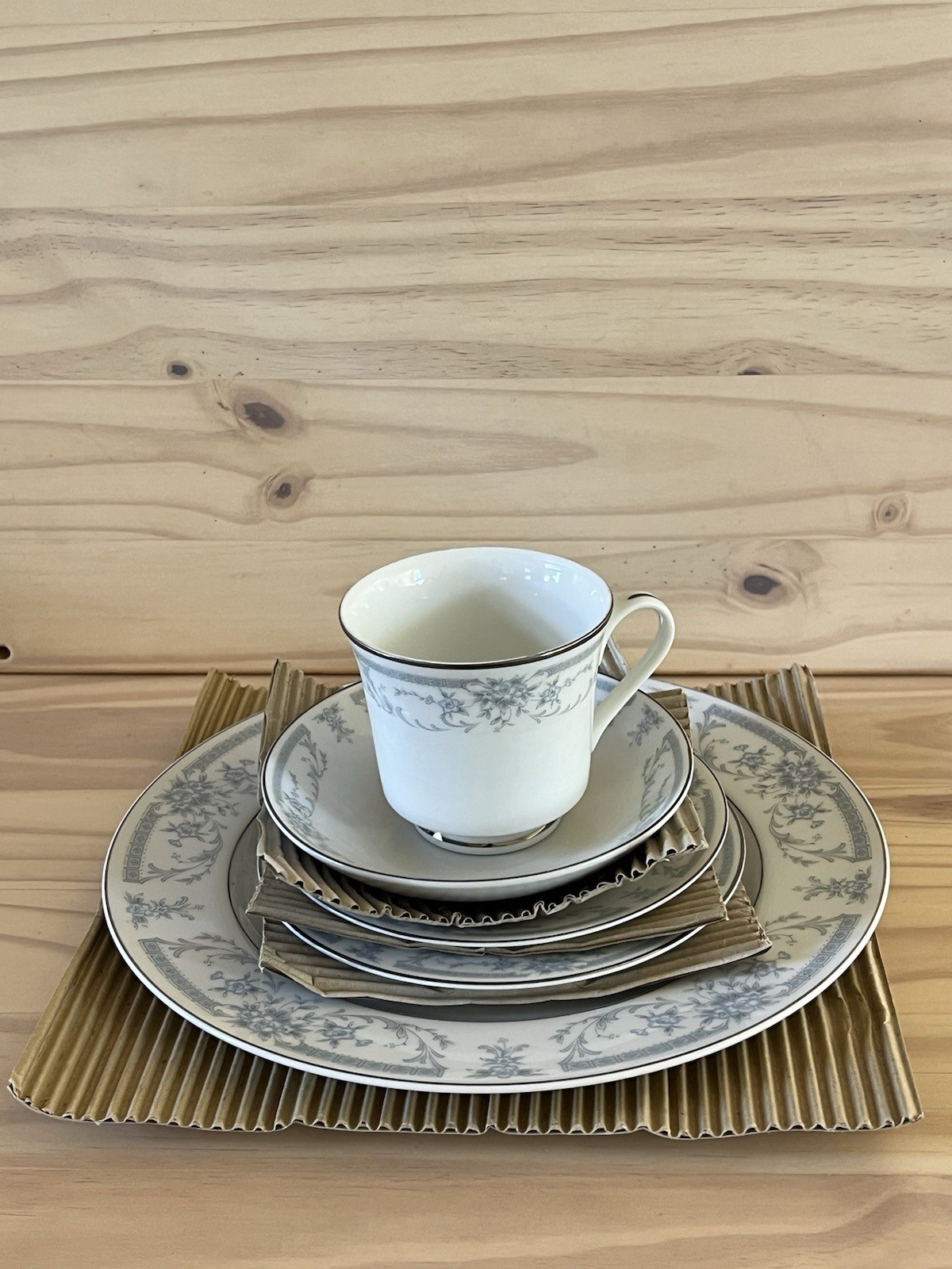 Sheffield Blue Whisper 5 Piece Place Setting Porcelain Fine China Set 1985