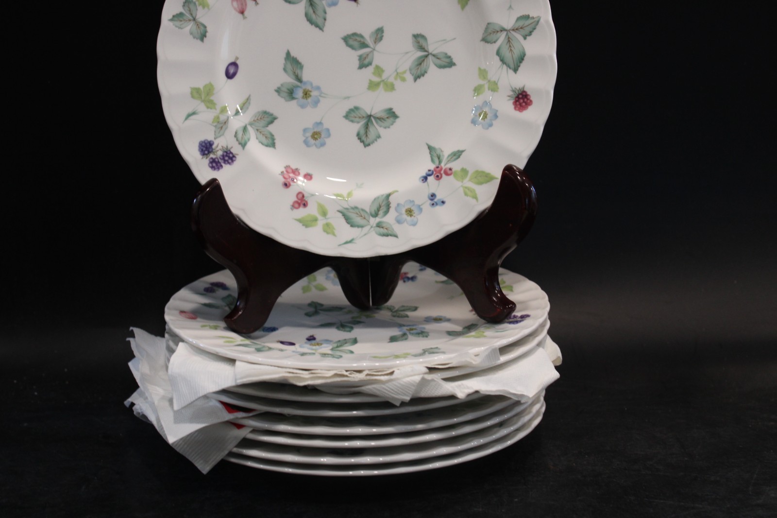 Mikasa Berry Festival 9 Salad Plates 8 3/8″