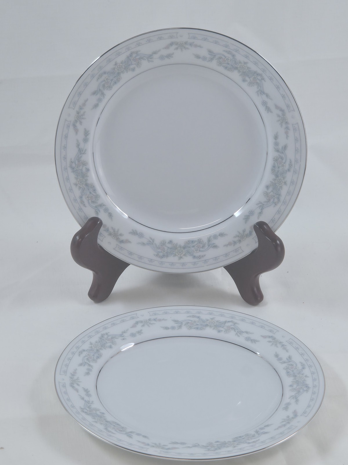 Somerset by Excel Salad/Dessert Plates Set of 2 White Blue Floral Platinum Trim