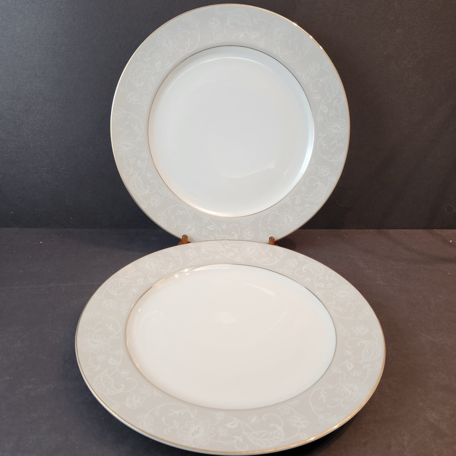 La Belle by Harmony House 10 1/8″ Dinner Plates Set of 2