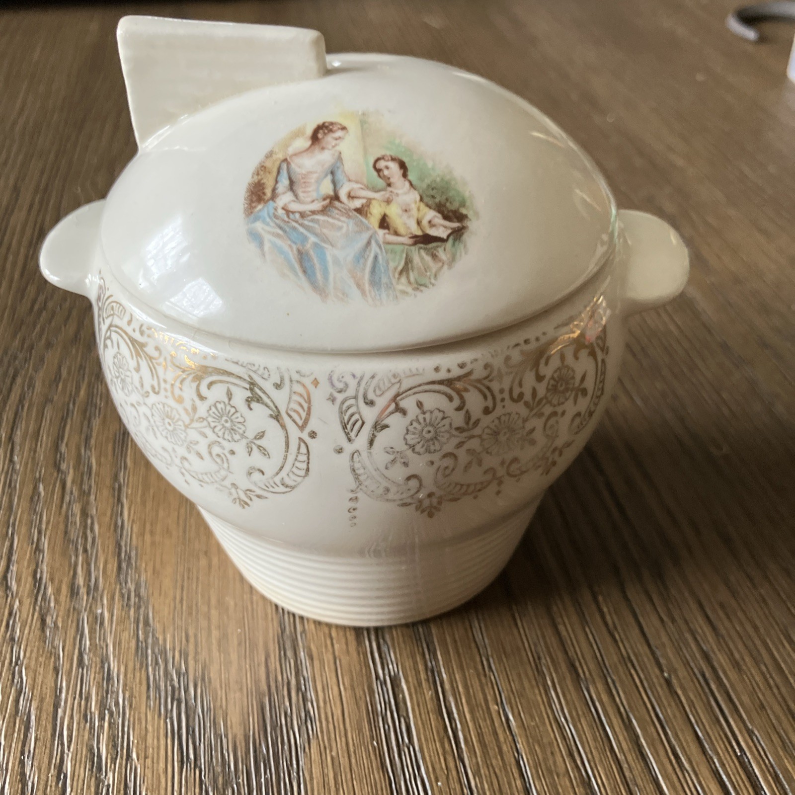 Limoges American Triumph China d’Or Pattern Sugar Bowl & Lid – Filigree Gold