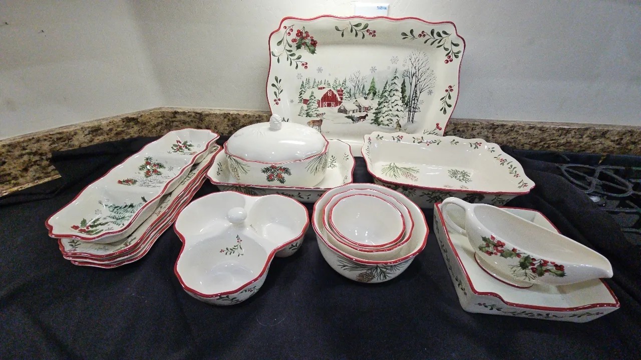 EUC Better Homes & Gardens WINTER FOREST Serving Set 15 Pieces