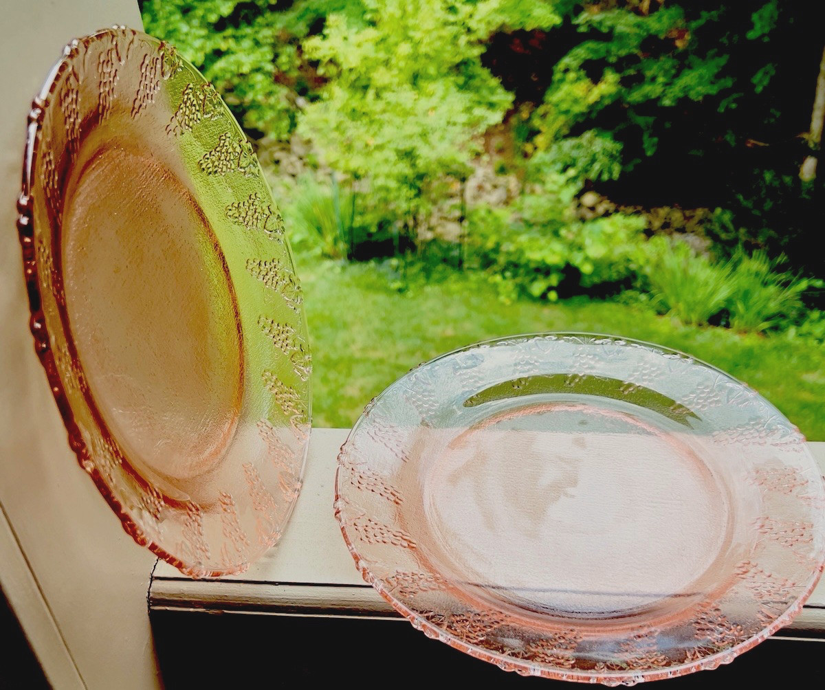 Vintage KIG Indonesia Pink Blush Glass Set of 6 Dinner Plates 10″ Harvest Grape