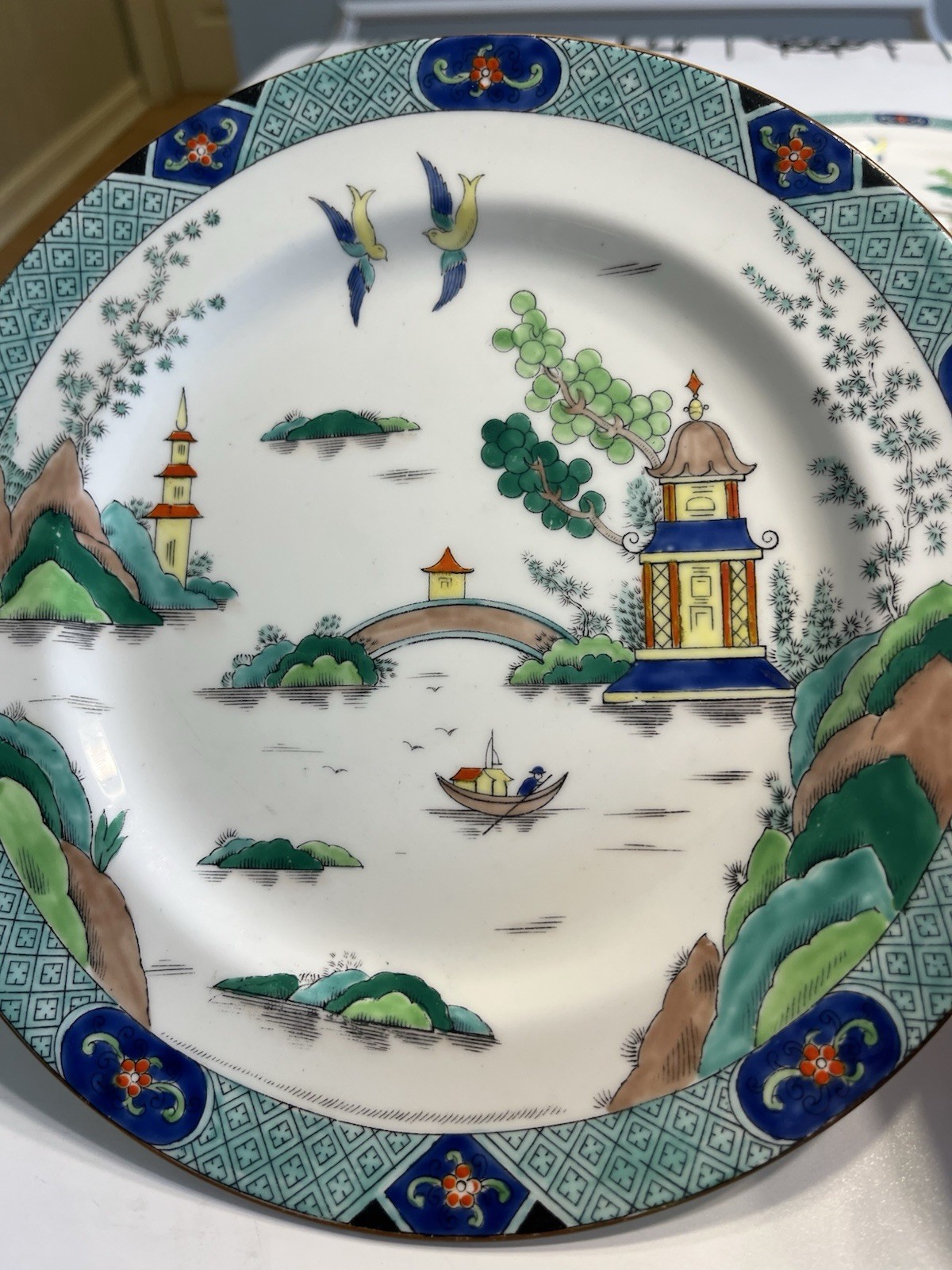 c1905-30 Aynsley Chinoiserie Chinese Waterside Bridge Pagoda 9” Plates England