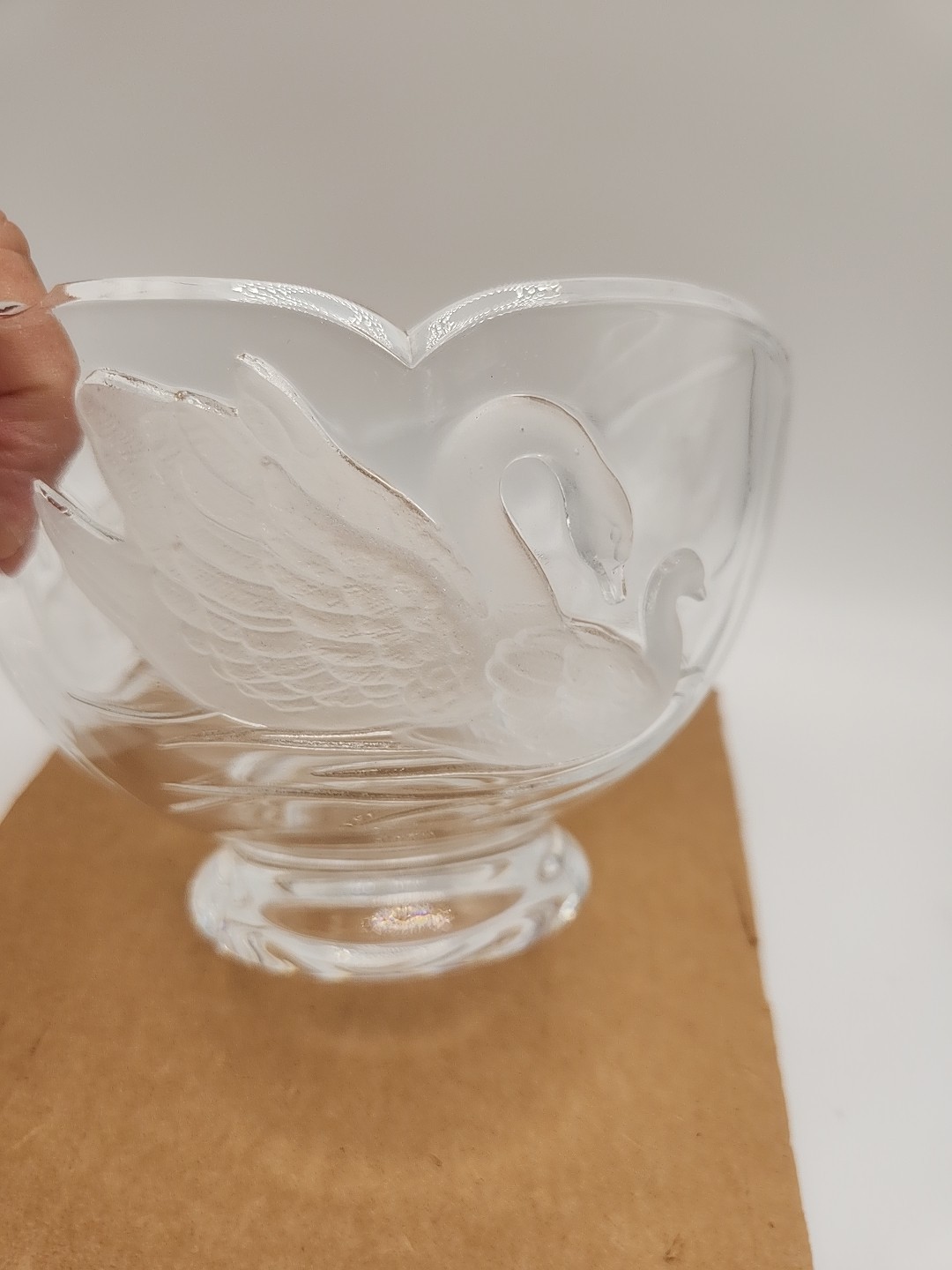 24% Lead Crystal Bowl With Embossed Frosted Swan Design Teleflora France