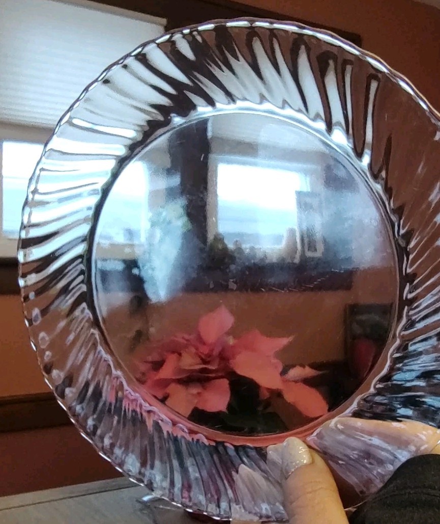 Arcoroc Clear Swirl Scalloped Glass Luncheon Plates 8 3/4 Inch Set of 11 EUC