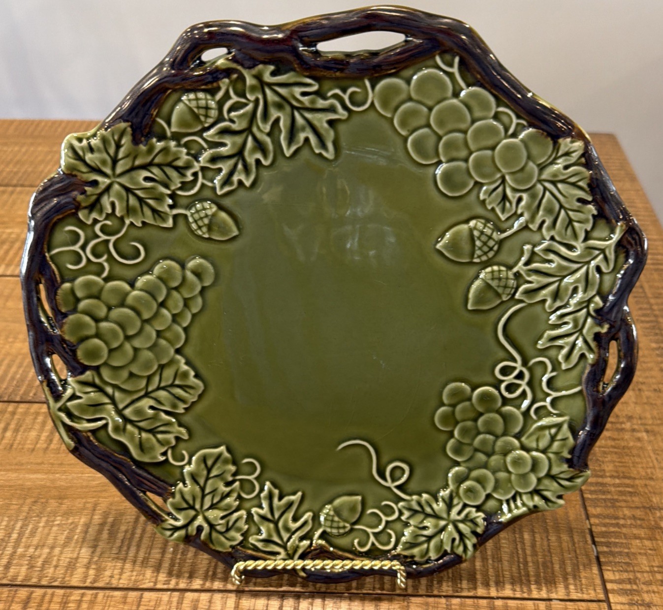 MAJOLICA Olive Green Large Serving Plate Grapes Oak Leaf Vines Acorns