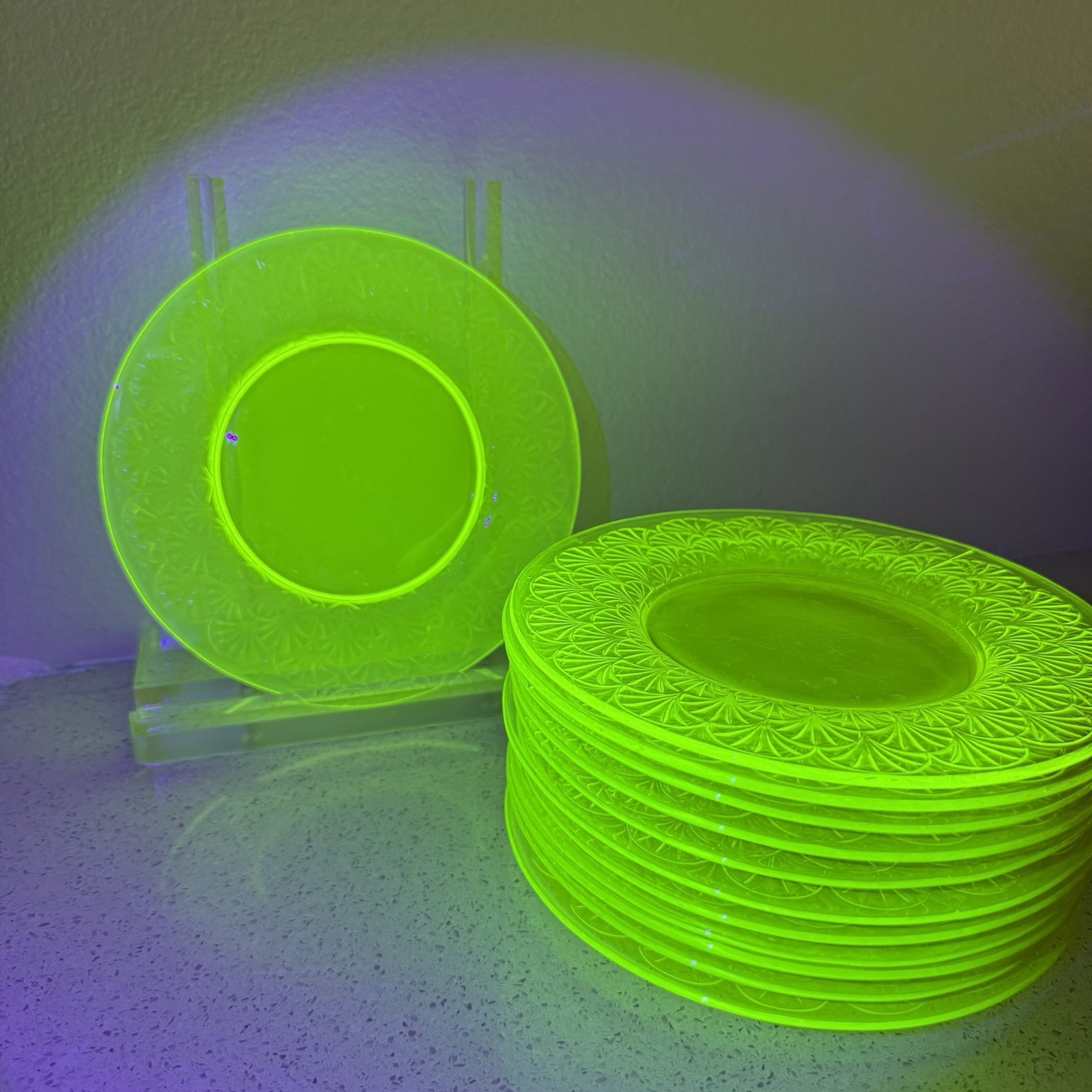 Antique Pukeberg Turkey Tracks Royal Fan Vaseline Uranium Glass 7.75” Plate