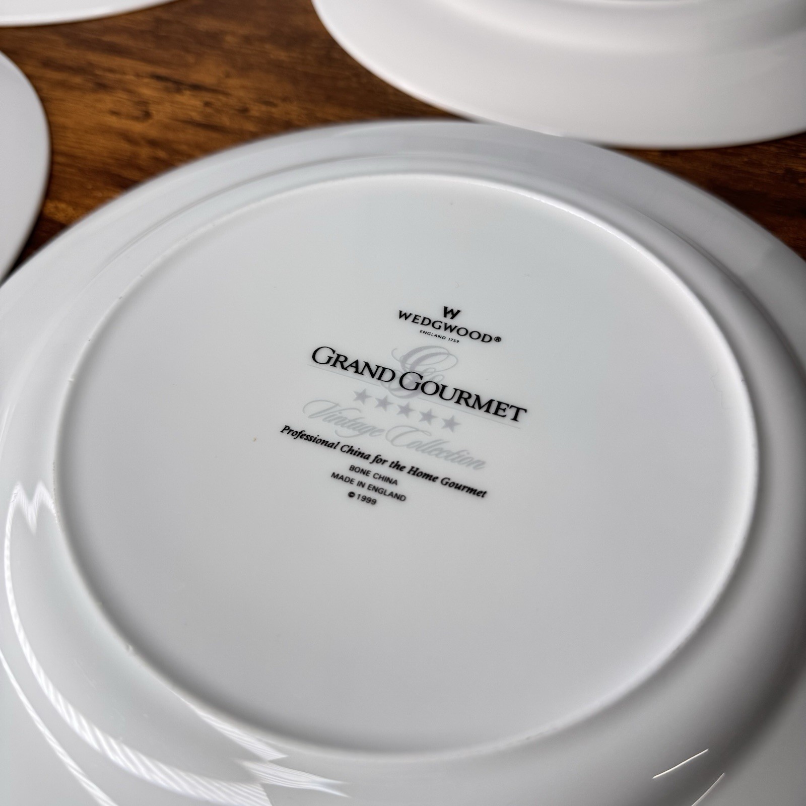 4 Wedgwood Grand Gourmet Collection Bone China 1999 Wine Dinner Plates England