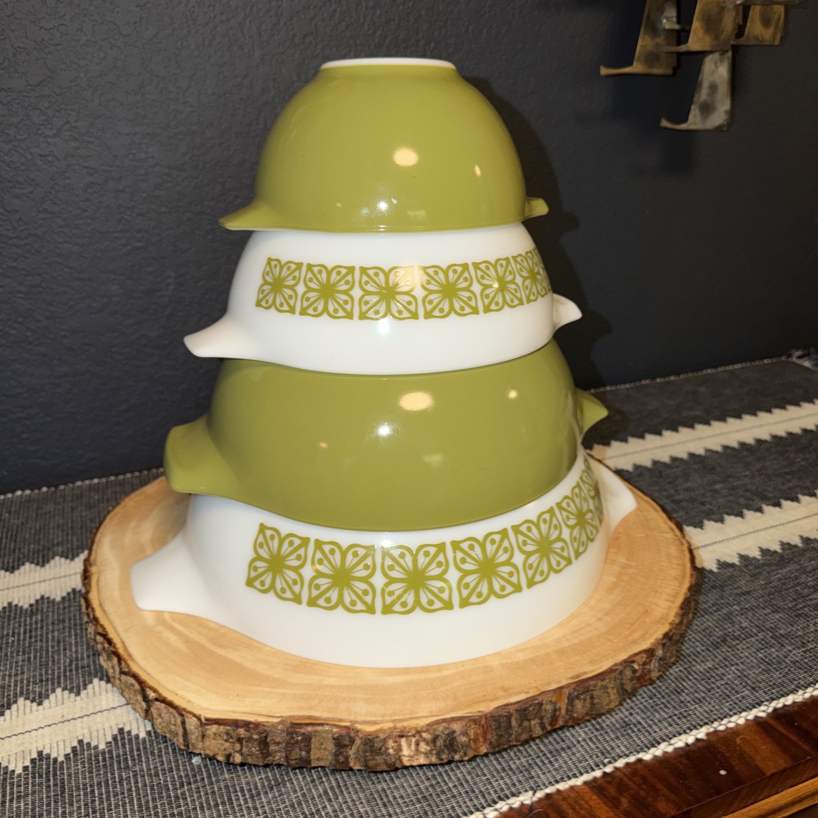 VTG Pyrex Green Square Flowers/Verde Cinderella Dbl Spout Nesting Bowls Set of 4