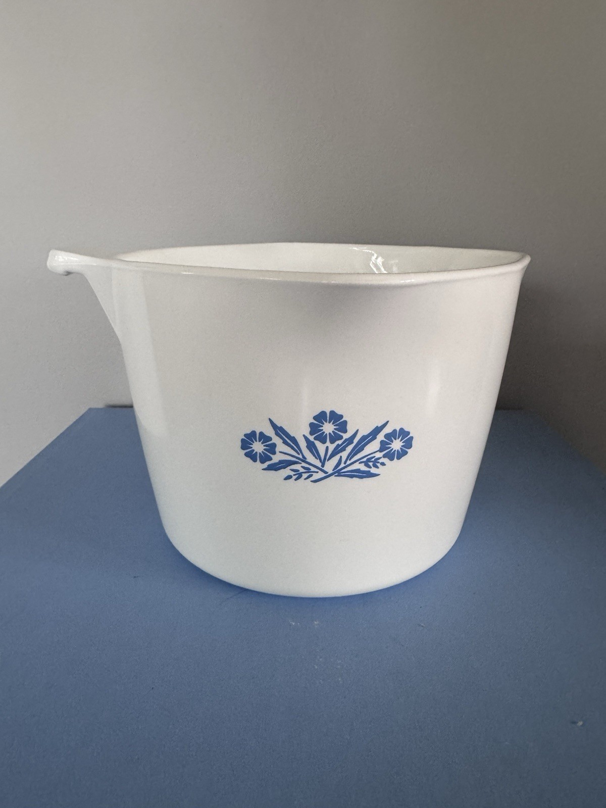 Vintage 2 Qt Corning Ware Blue Cornflower Gravy-Sauce Maker /Mixing Bowl USA