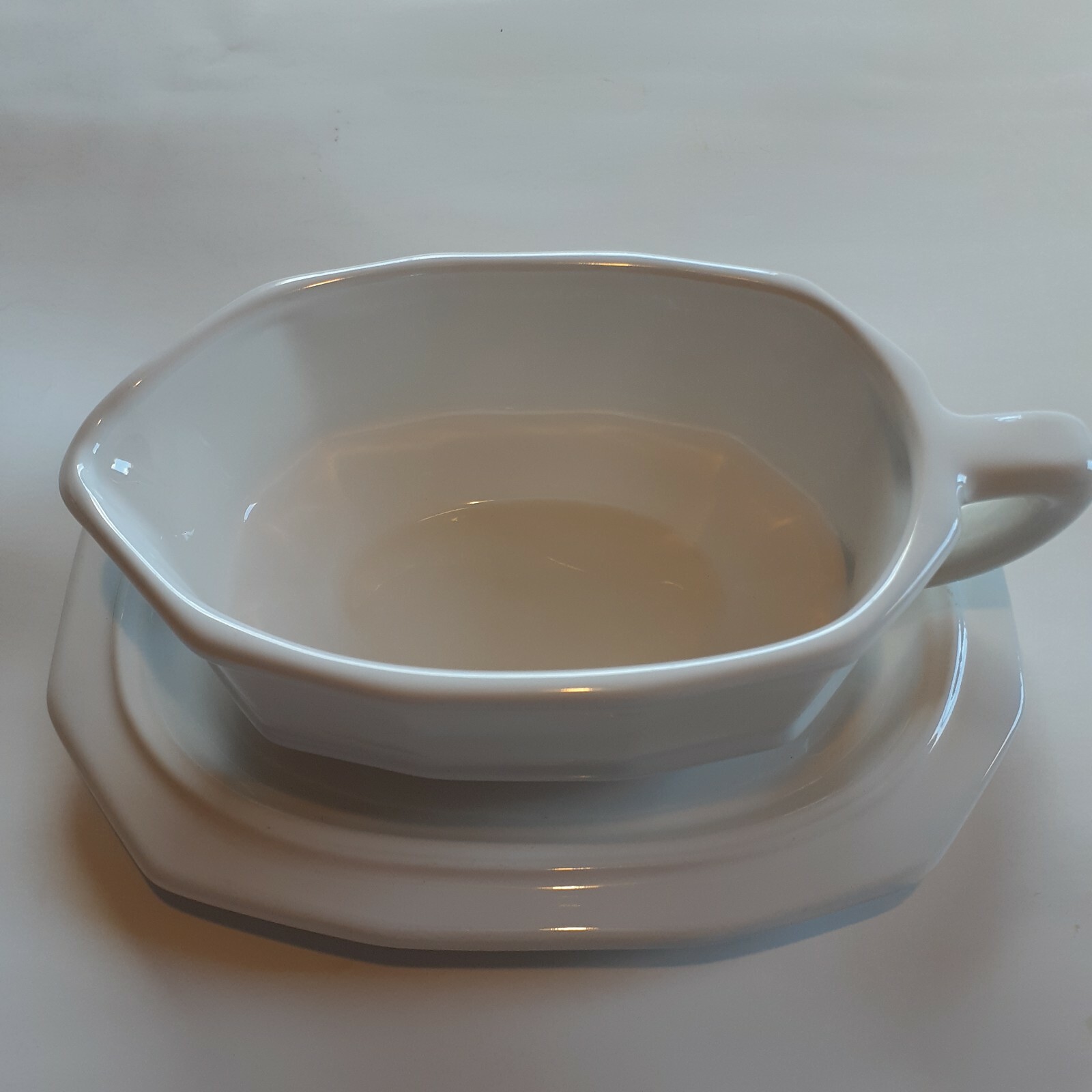 PFALTZGRAFF HERITAGE WHITE Gravy Boat & Under Plate Very Good condition