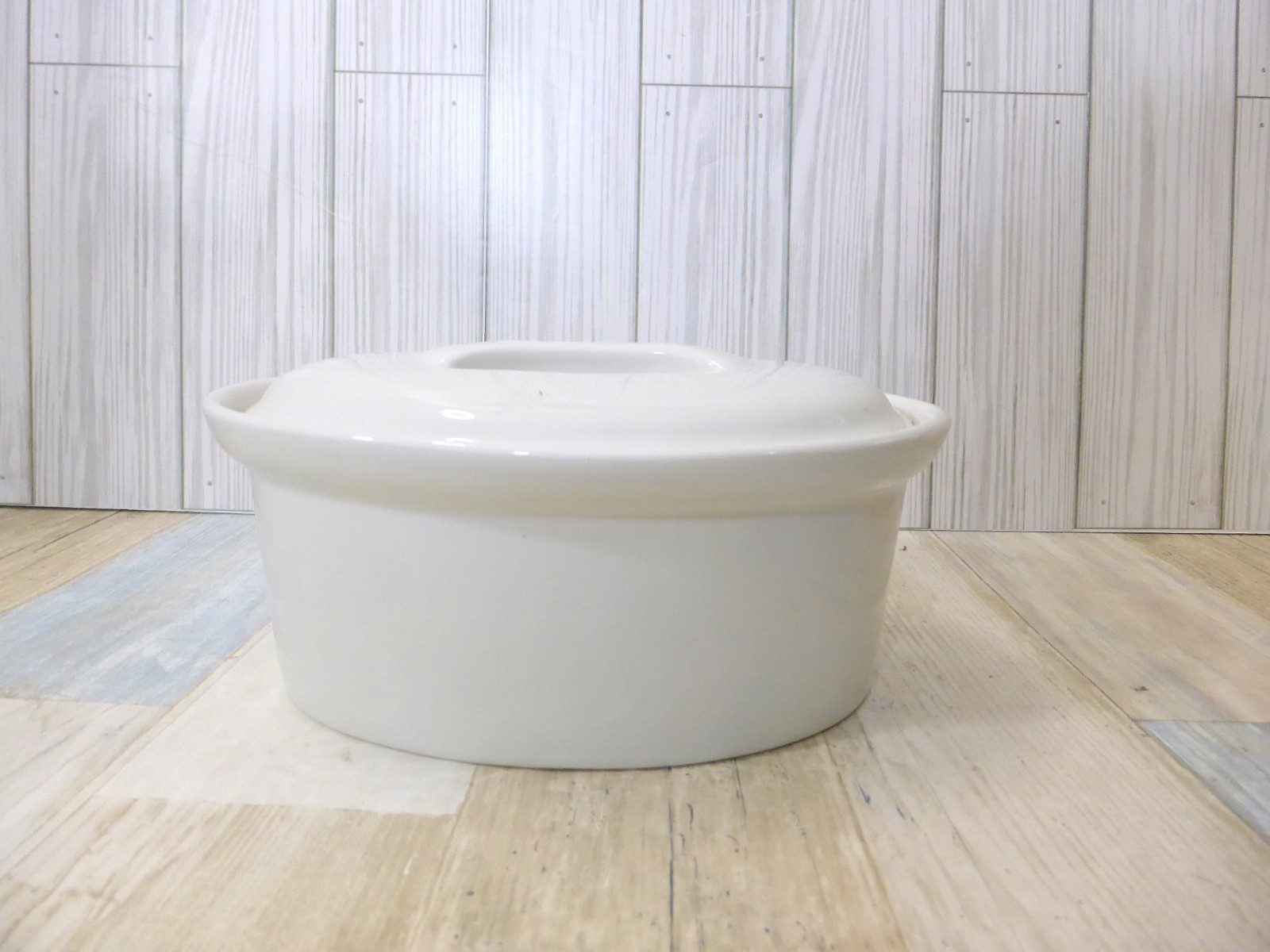 Apilco Covered White Ceramic Casserole 8 Inches x 3 1/8 Inches Pre-Owned