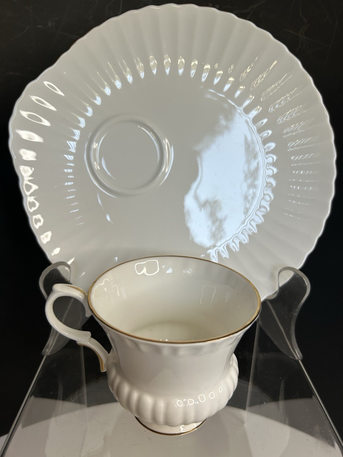 Vtg Stratford Luncheon Plates & Cups Set of 4 Bone China England Gold Trim