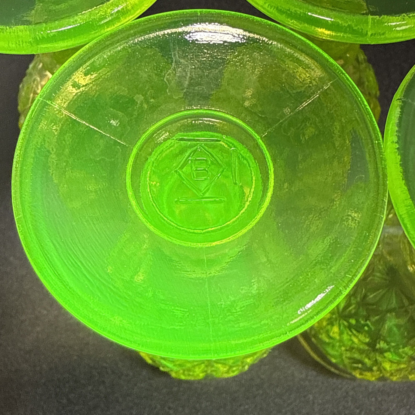 VTG 4” Uranium Vaseline Glass Goblet Daisy & Button Pattern UV Glow Lot Of 4