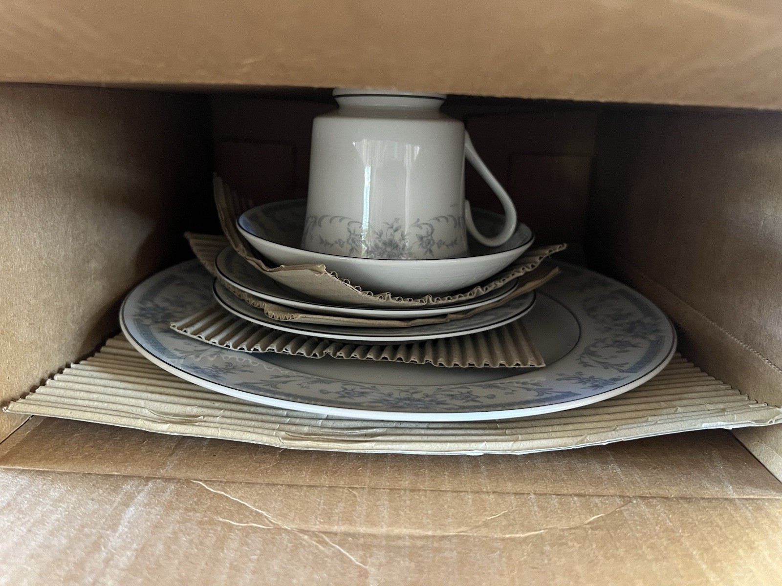 Sheffield Blue Whisper 5 Piece Place Setting Porcelain Fine China Set 1985