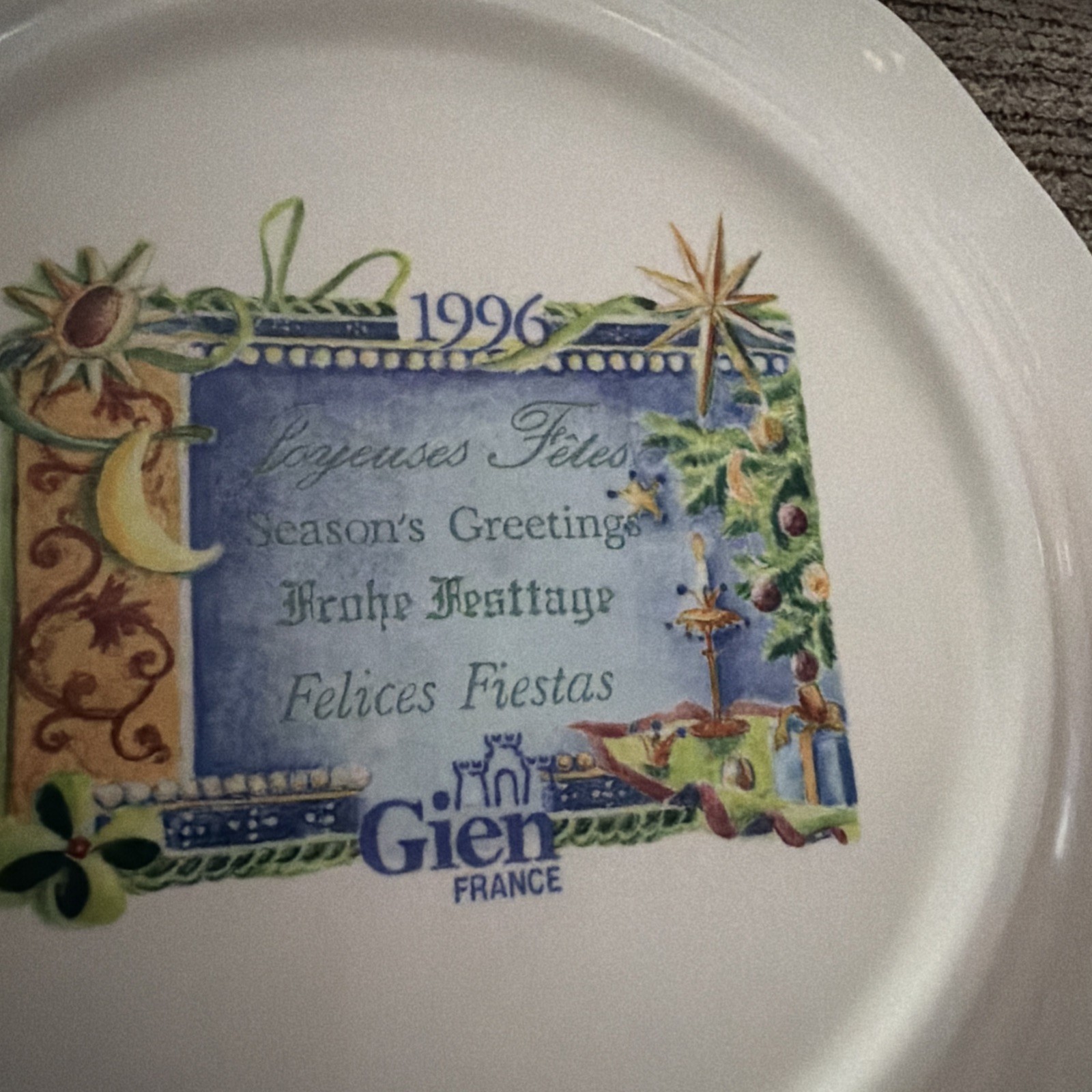 1996 Collector Plate Joyeuses Fetes GIEN France Season’s Greetings 8.5”