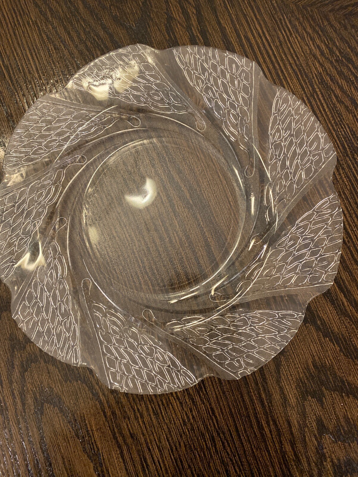 2 Vintage KIG – Swirled Textured Leaf pattern 10” clear glass plates MINT