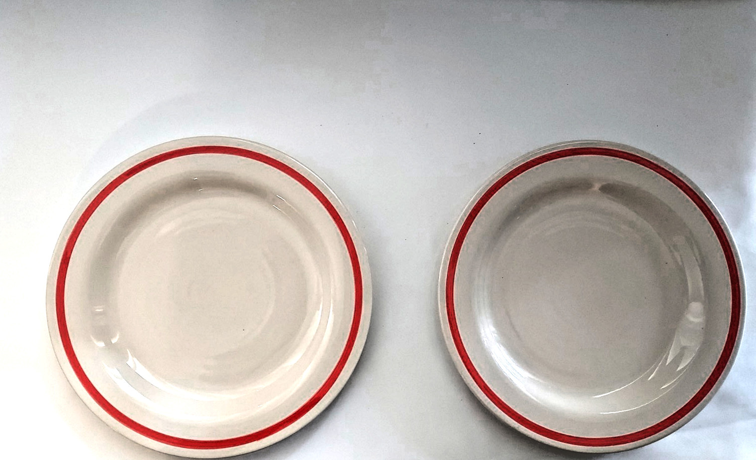 Hay Sobremesa by Laila Gohar Plate Set of 2 Hand Painted-Red.New in the box