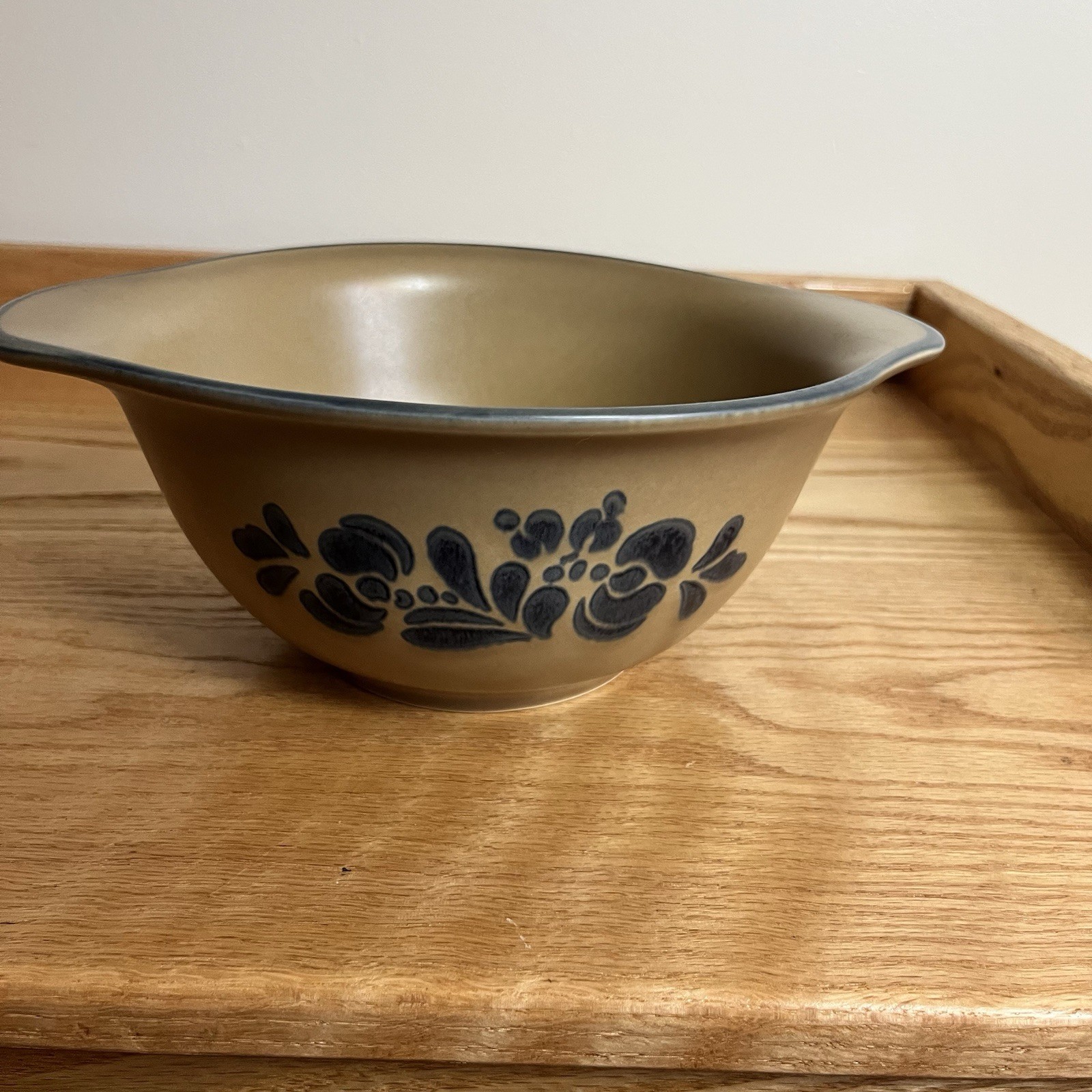 Vintage Pfaltzgraff Folk Art Colander Tan Blue Stoneware Country Kitchen Decor
