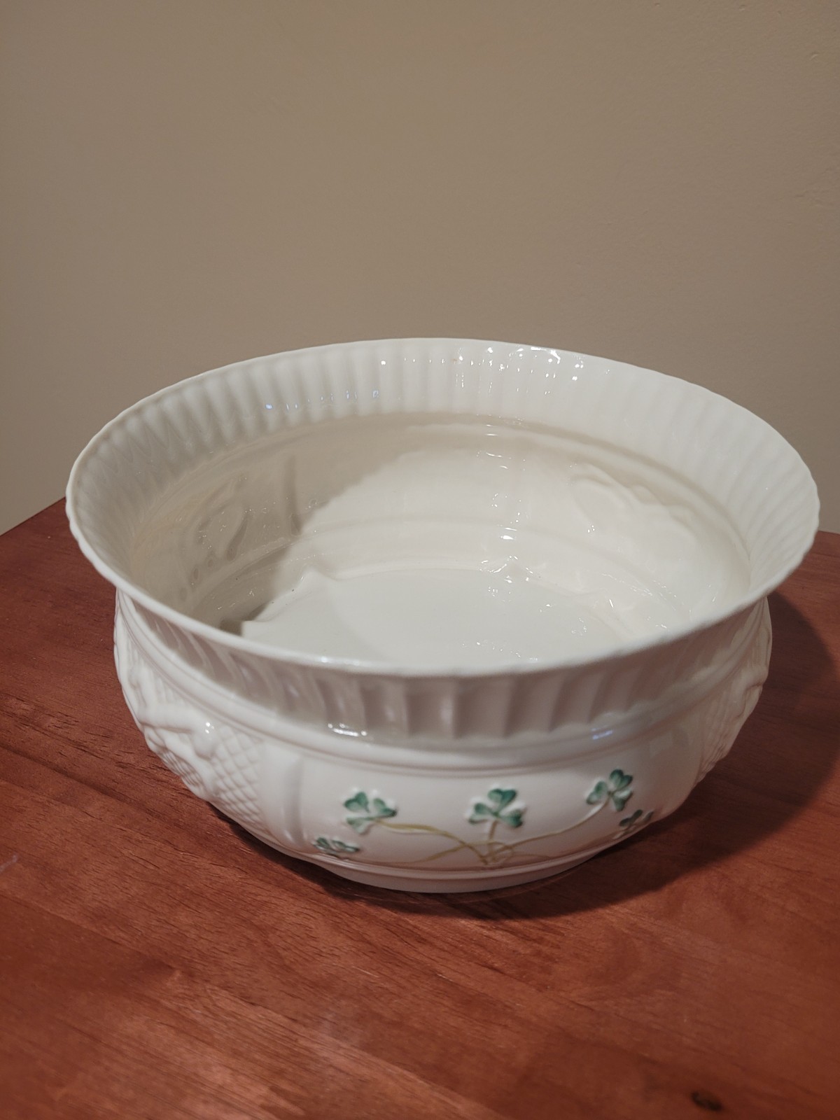 Belleek Shamrock Large Nadine Bowl Scalloped Edge Basketweave Design